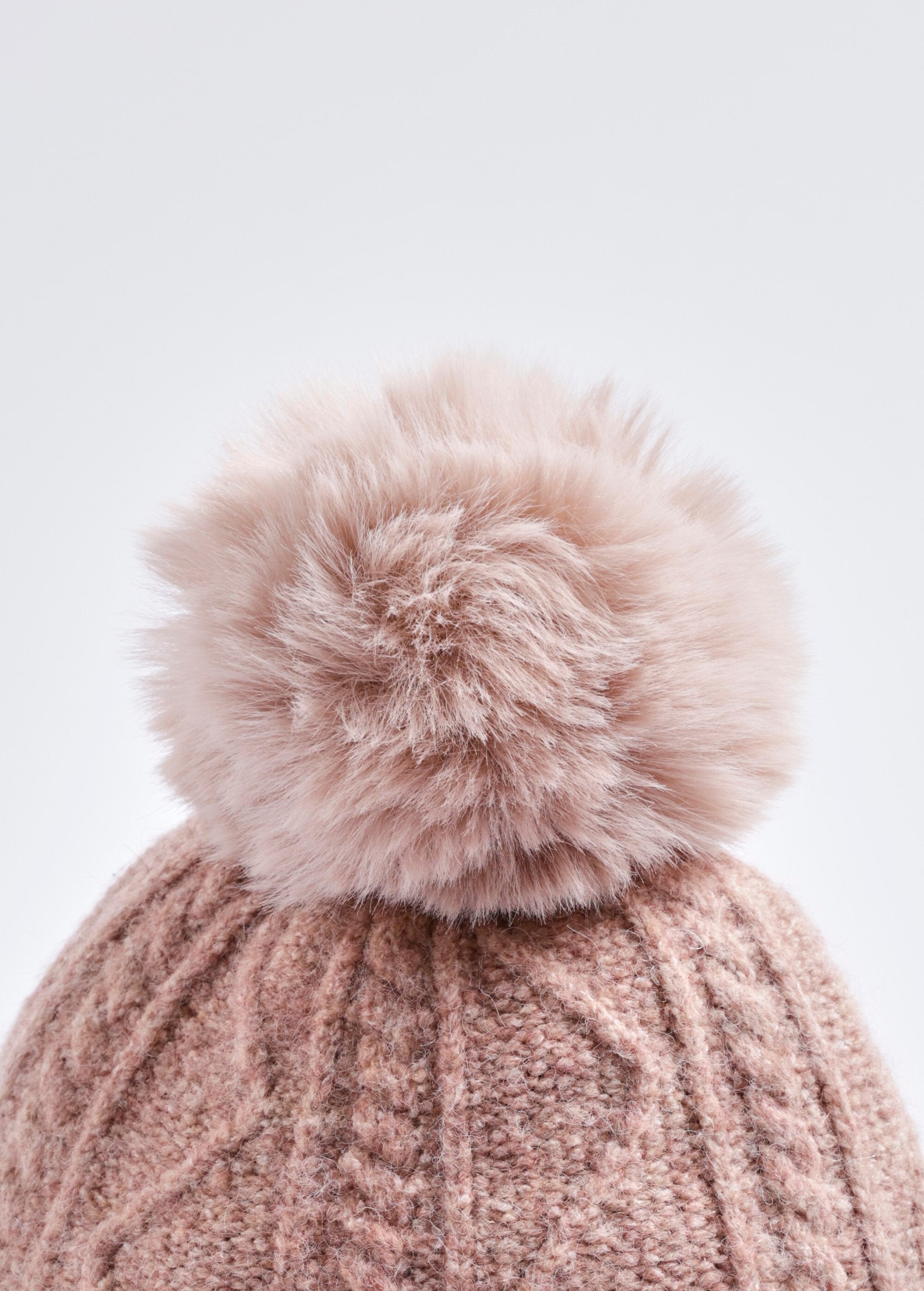 Ribbed_wool_hat_with_pompom_Pink_DE2_slim