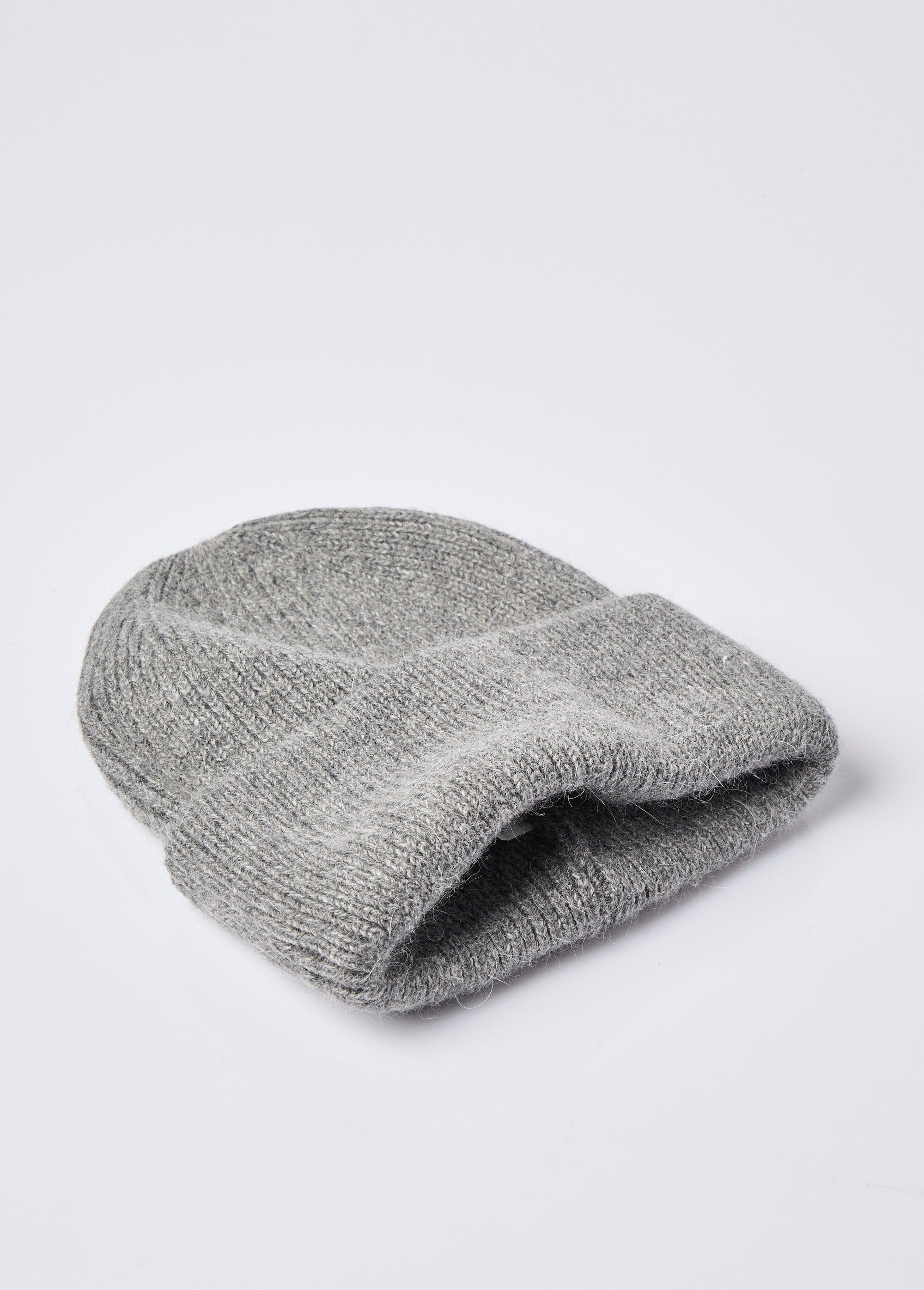 Ribbed_knit_hat_with_angora_Dark_gray_DE1_slim