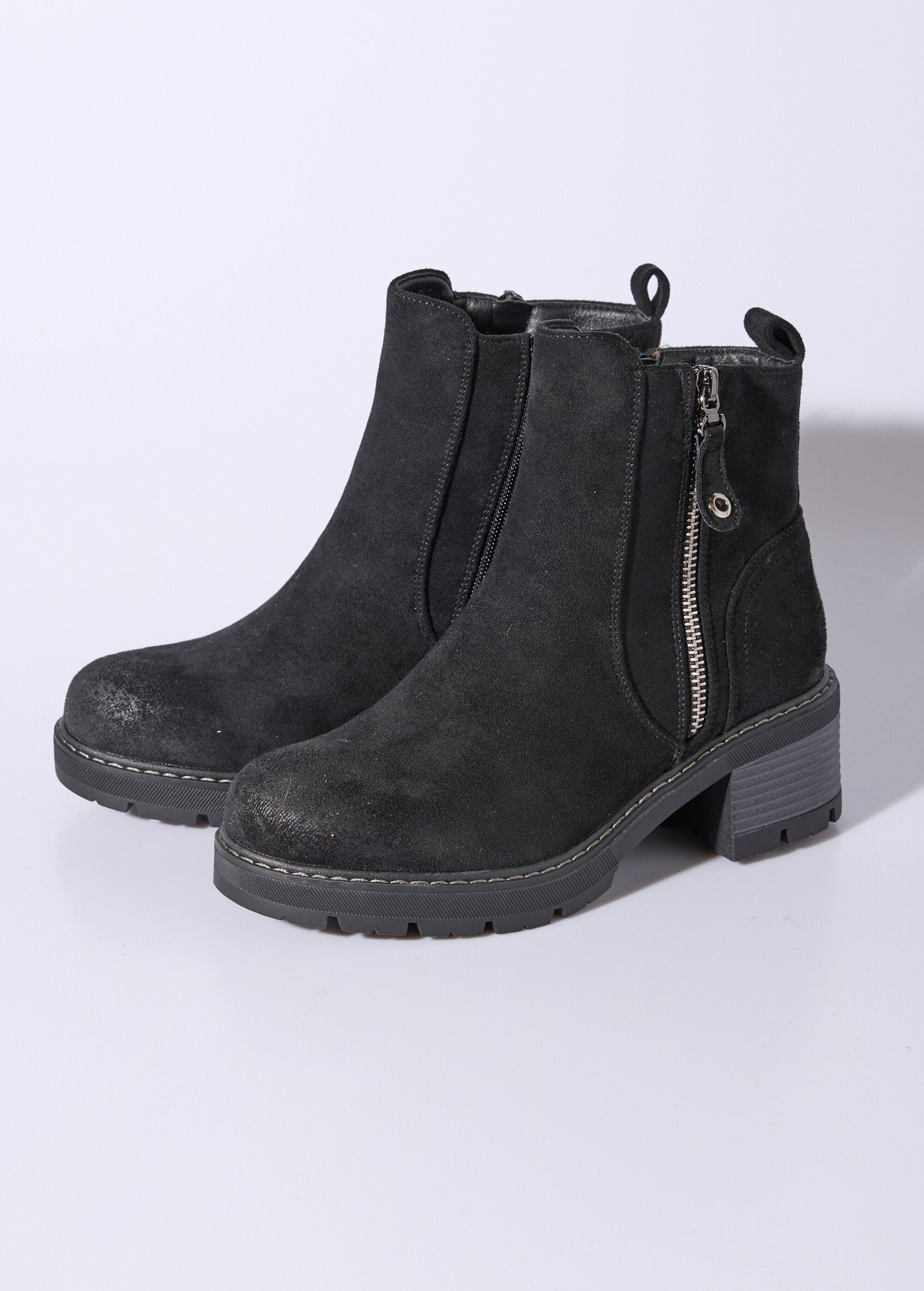 Zipped_heeled_boots_with_used_effect_toe_Black_DE1_slim