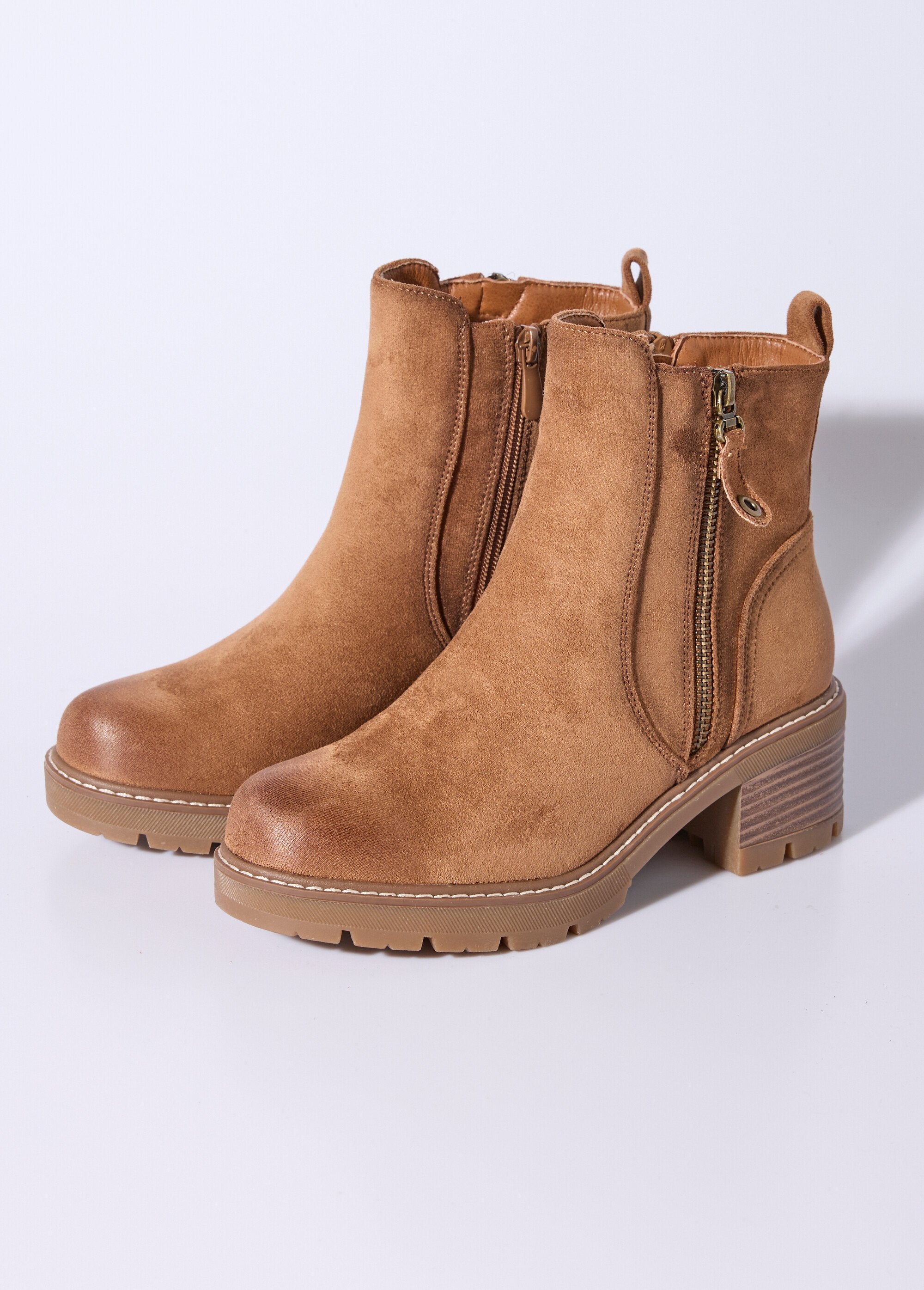 Zipped_heeled_boots_with_used_effect_toe_camel_DE1_slim