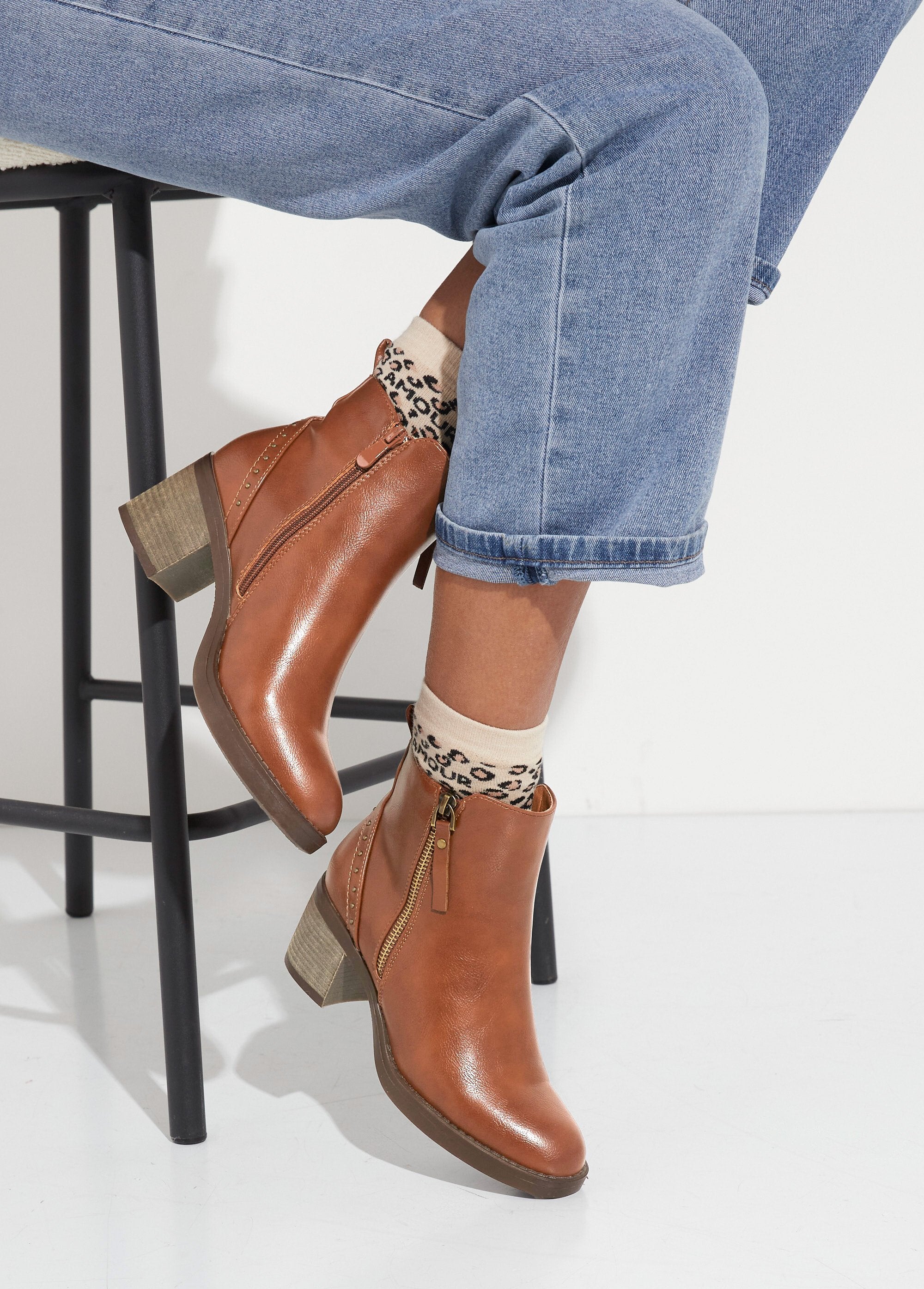 Zipped_boots_with_studded_heels_camel_SF1_slim