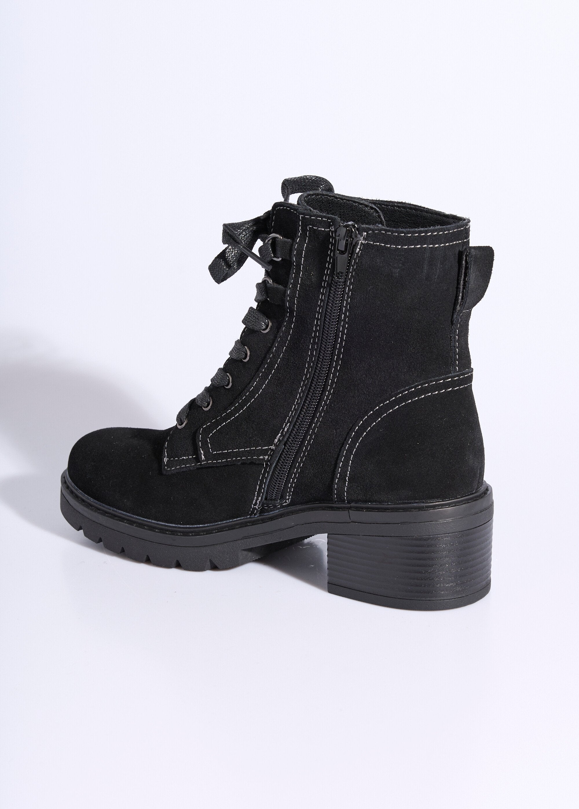 Notched_leather_ankle_boots_with_wide_heel_Black_DO1_slim