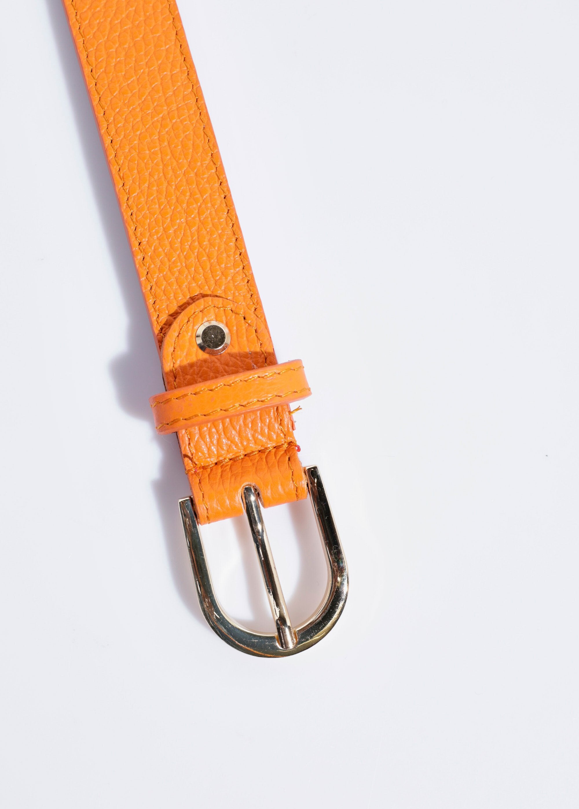Grained_leather_belt_with_metal_buckle_Orange_DE1_slim