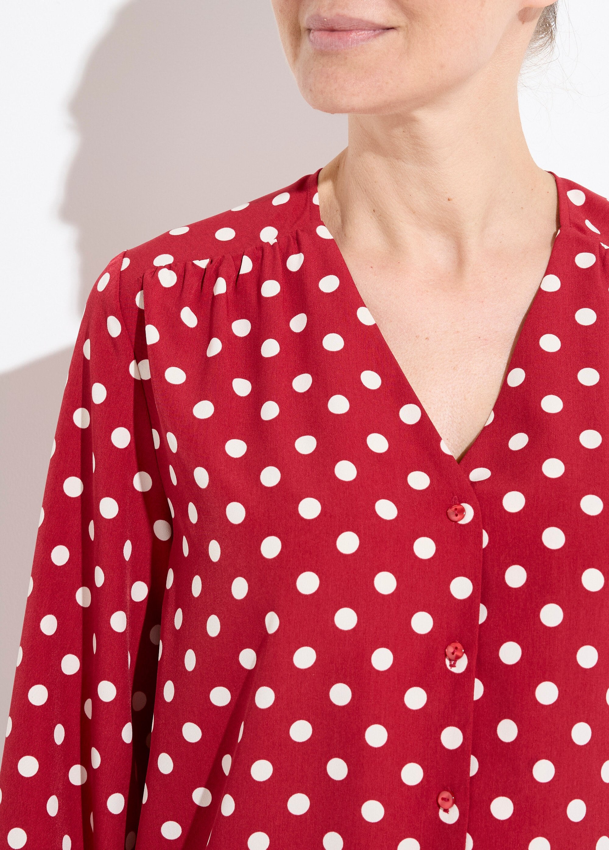 Long_sleeve_polka_dot_print_V-neck_blouse_Bordeaux_and_ecru_DE1_slim