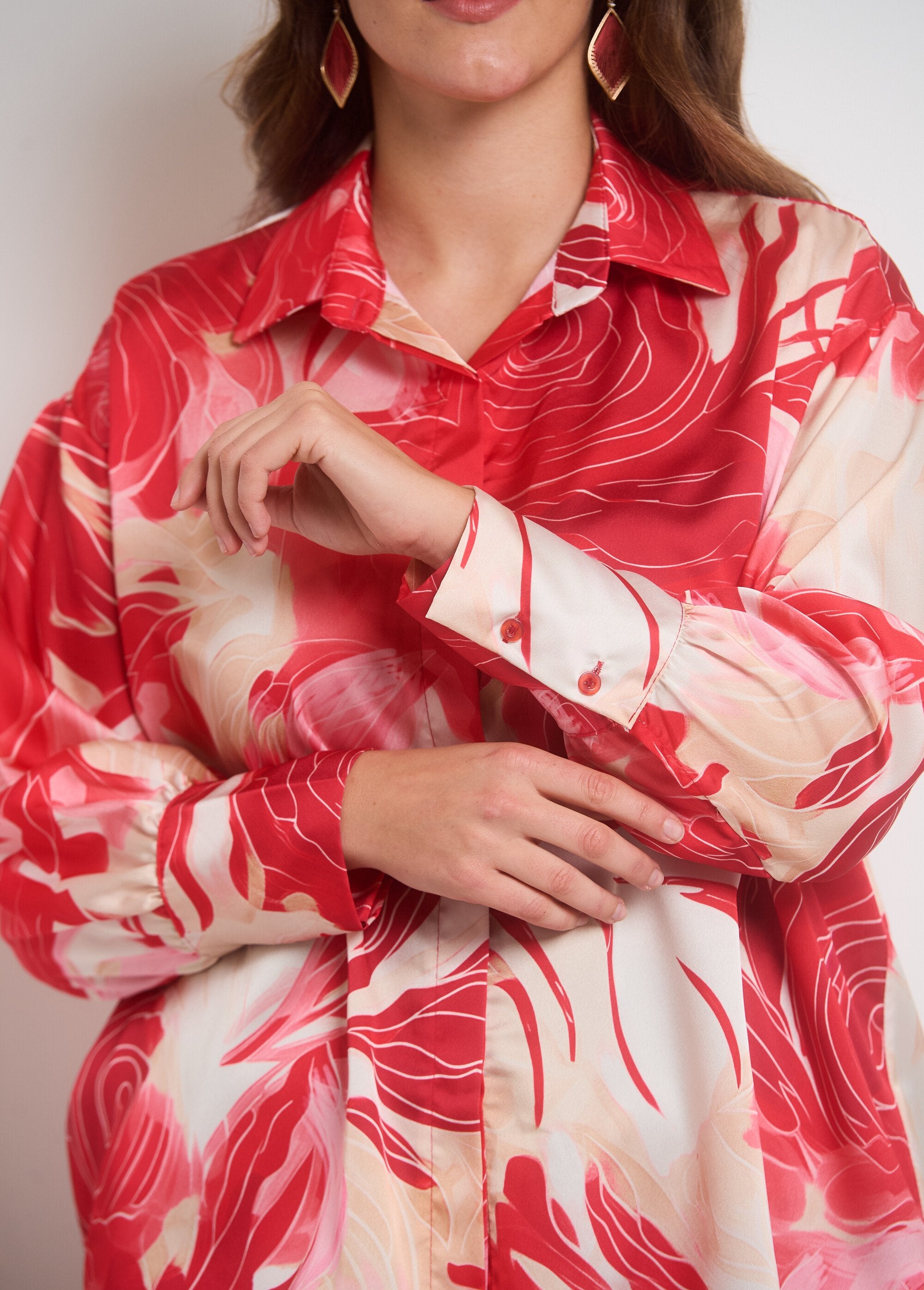 Long_sleeve_floral_satin_blouse_Red_and_pink_DE2_curvy