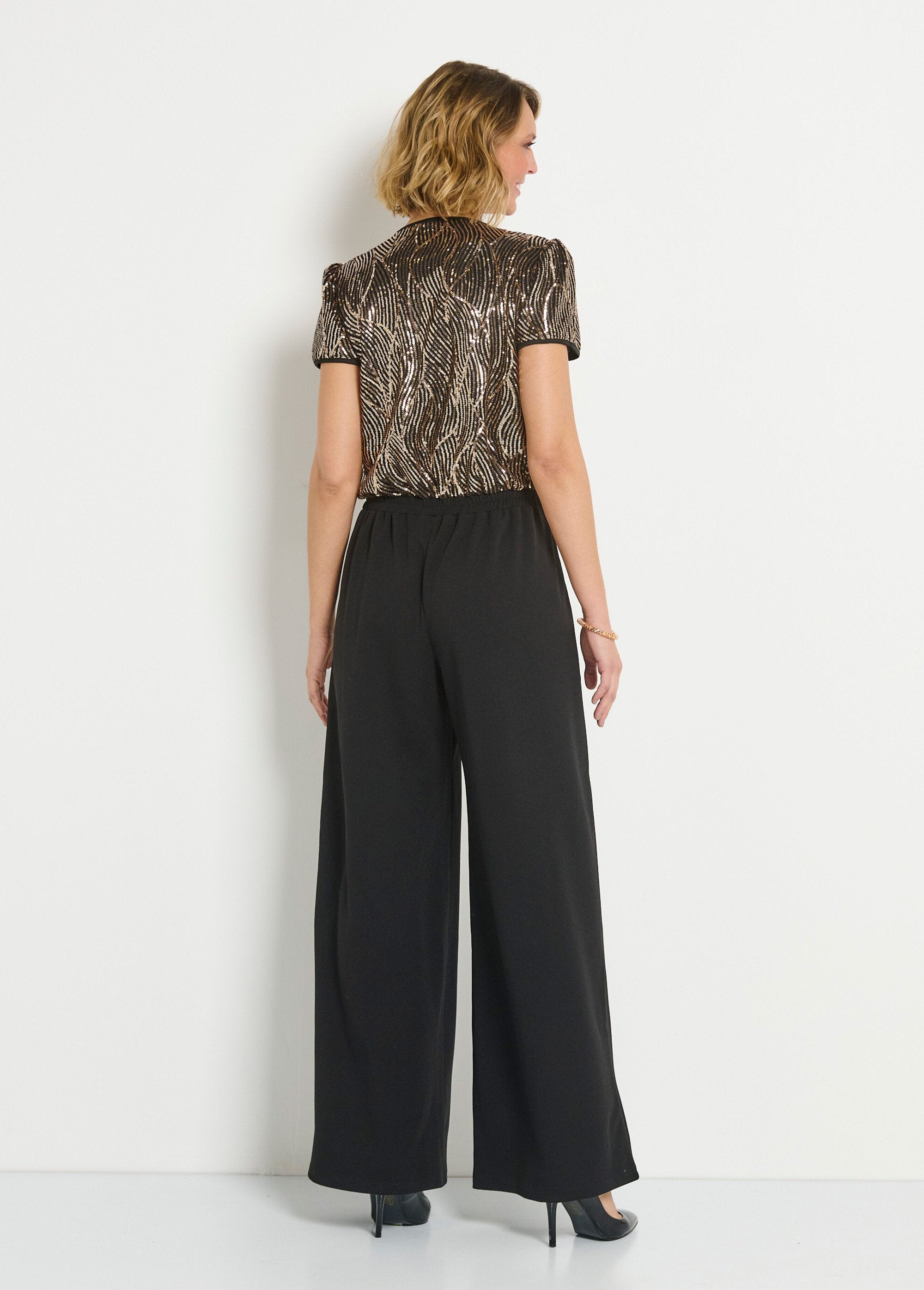 Flowing_sequined_wrap_jumpsuit_Black_and_gold_DO1_slim