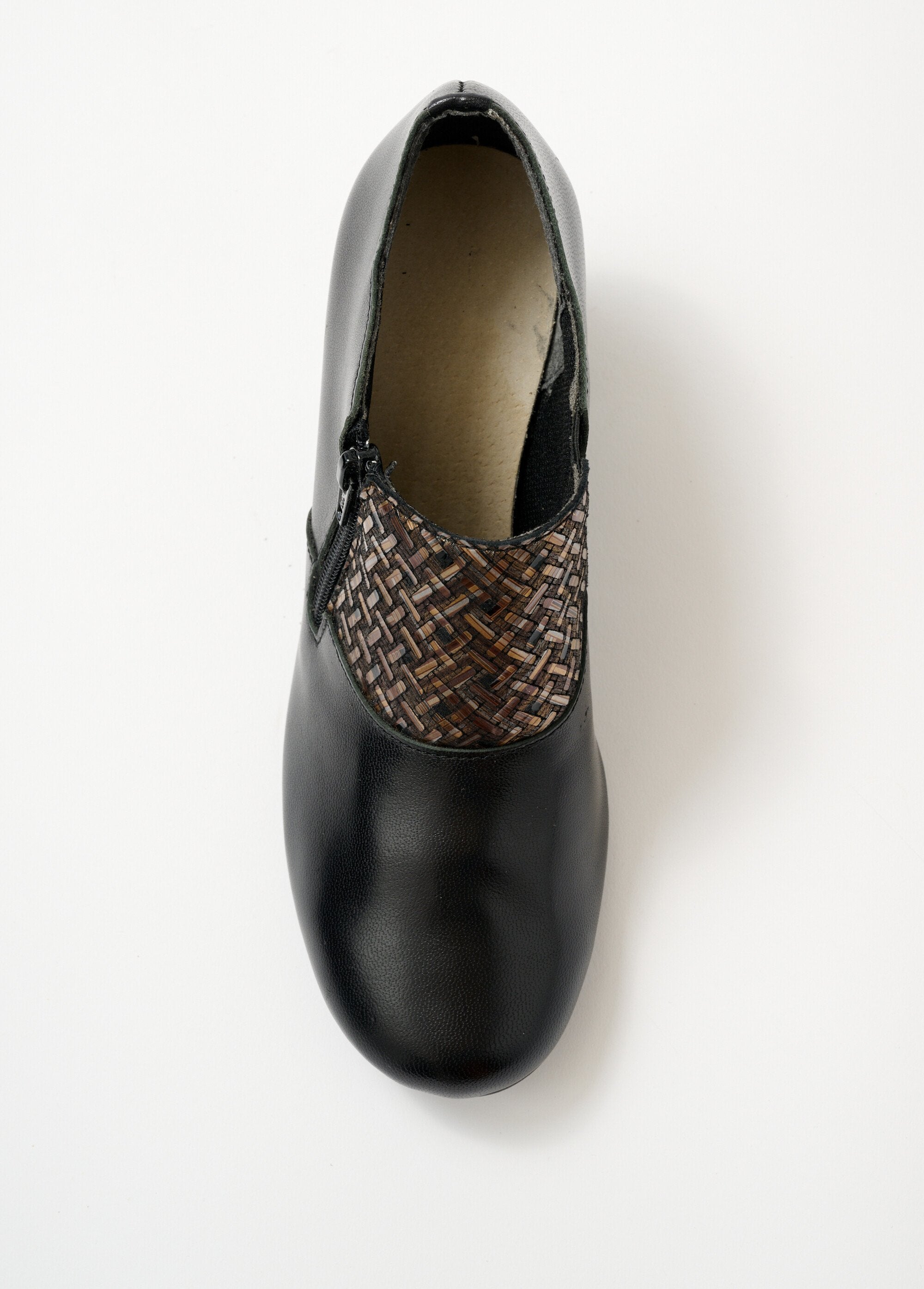 Comfort_width_zipped_trotter_derbies_Black_OV1_slim