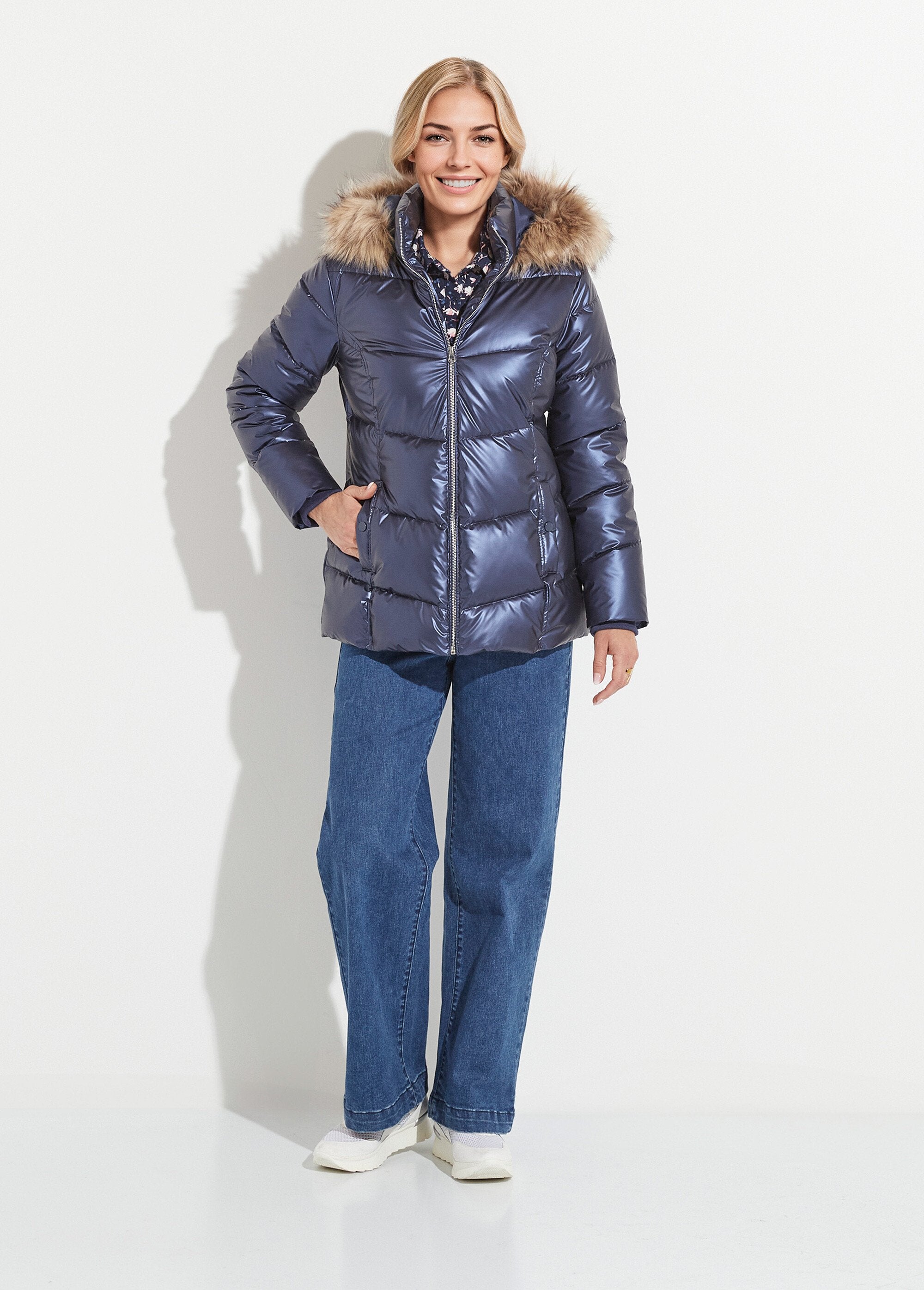 Short_quilted_down_jacket_with_metallic_effect_hood_Blue_SF1_slim