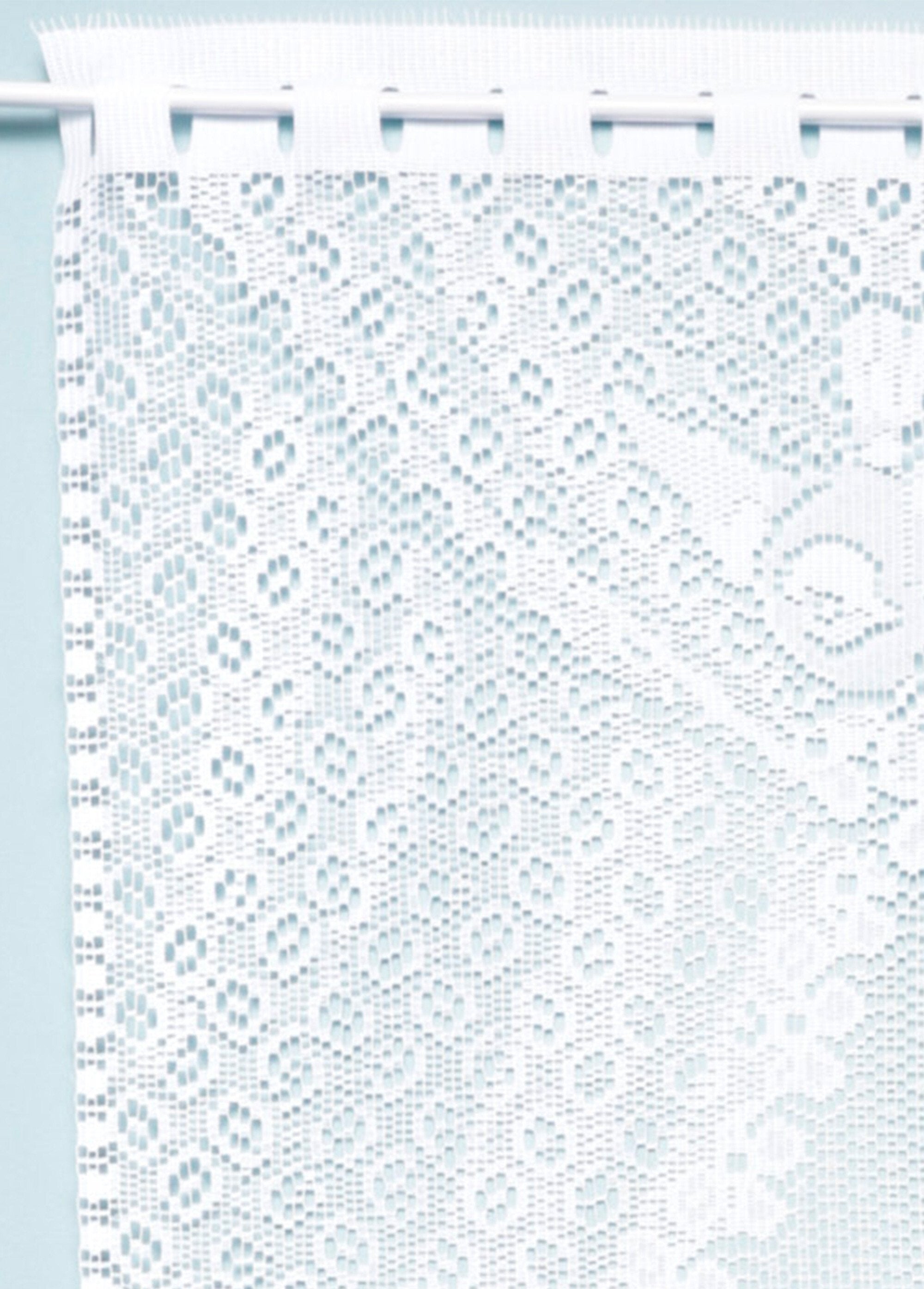 Pair_of_straight_lace_cat_windows_White_DE2_slim