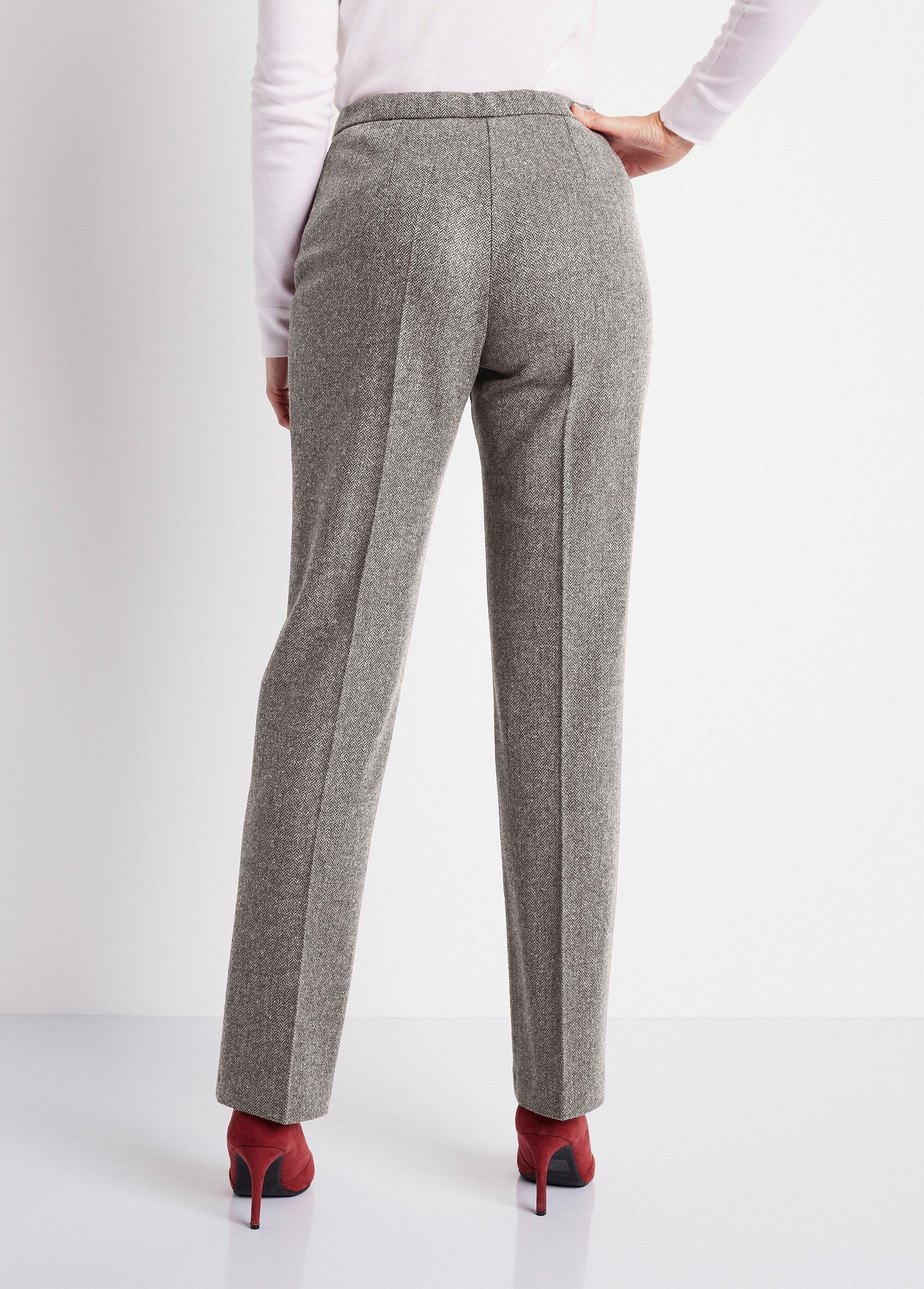 Herringbone_or_heather_pants,_75_cm_inseam_Gray_chevrons_DO1_slim