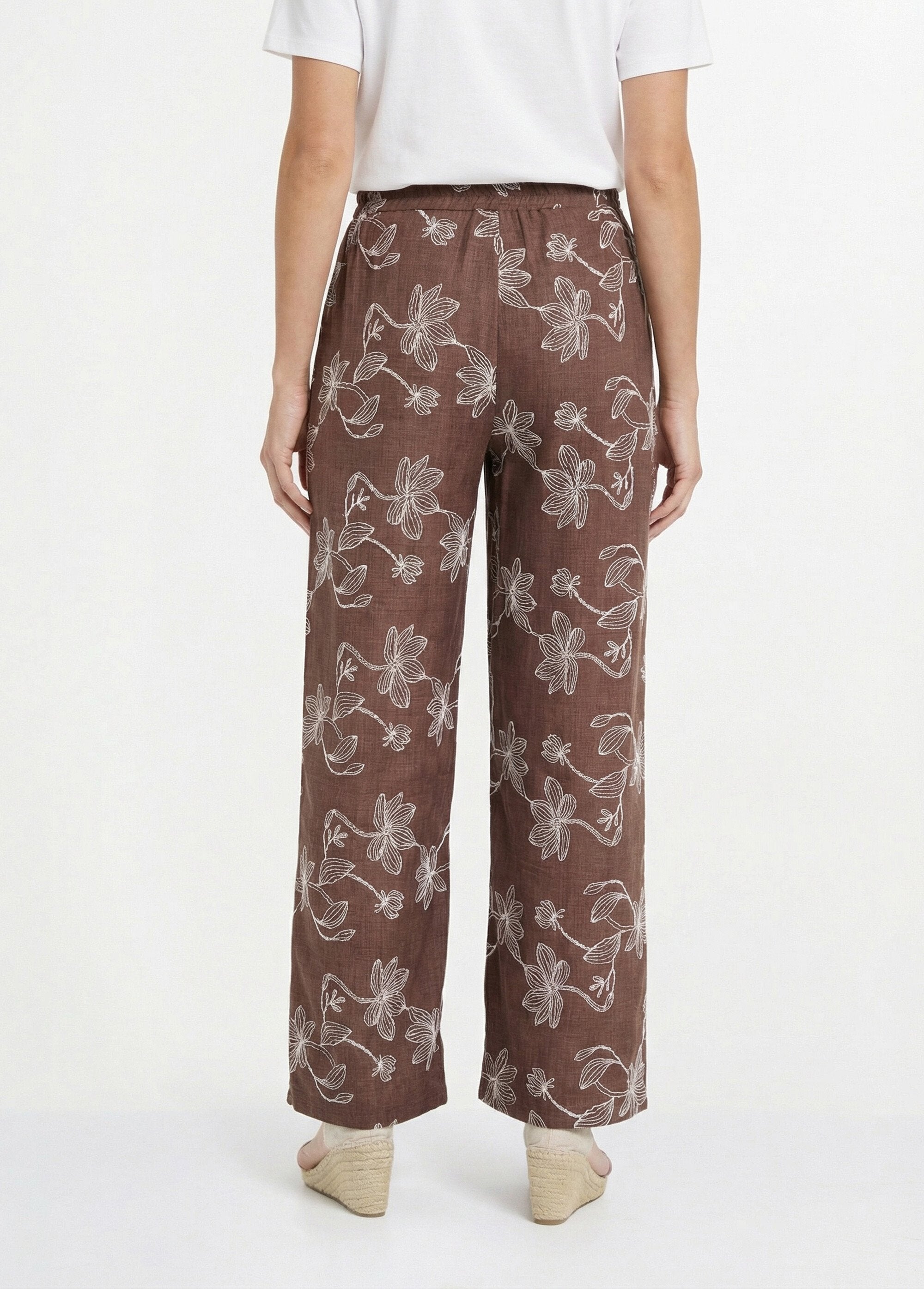 Wide-leg_trousers_with_floral_screen_prints_Chocolate_DO1_slim