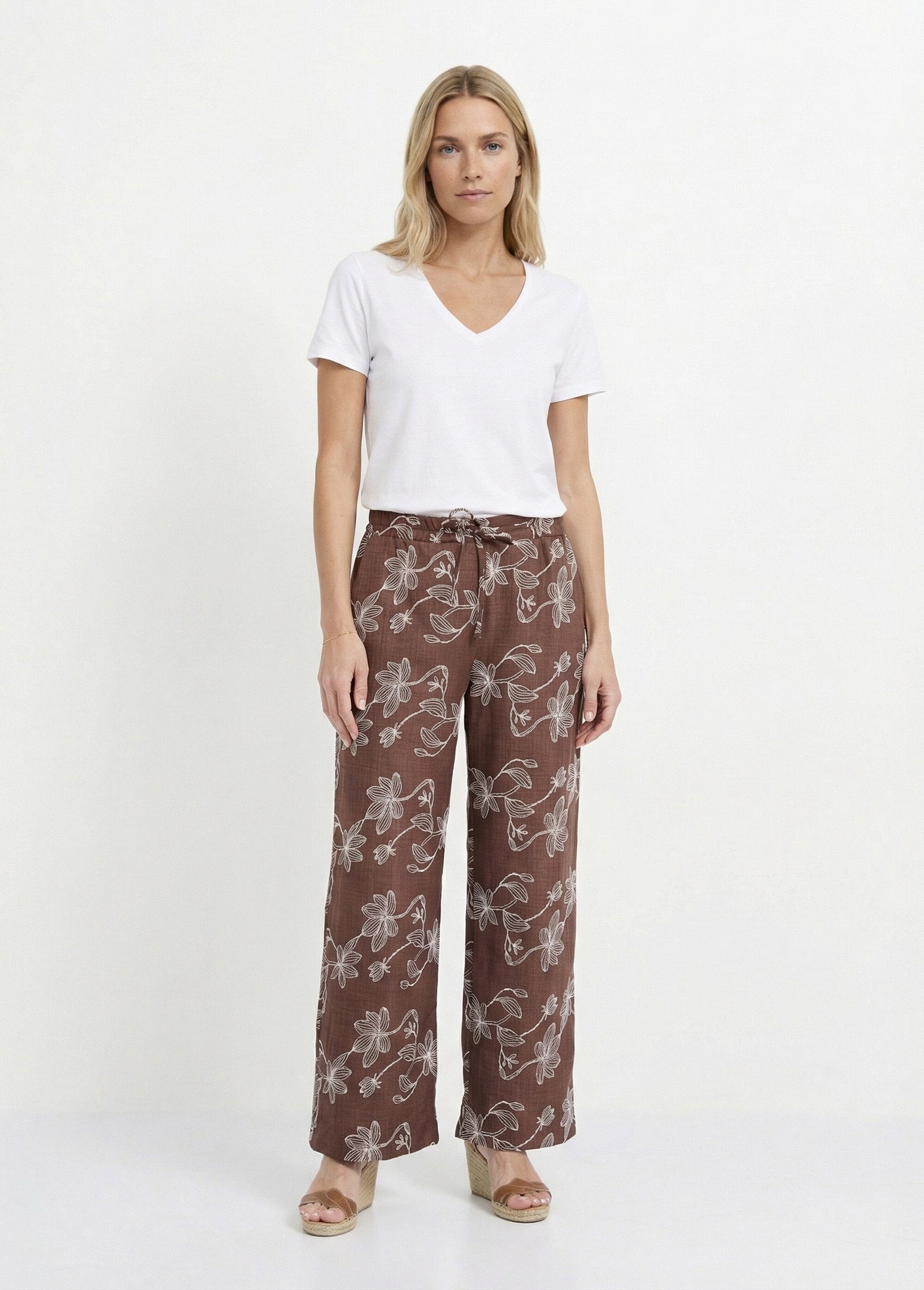 Wide-leg_trousers_with_floral_screen_prints_Chocolate_SF1_slim