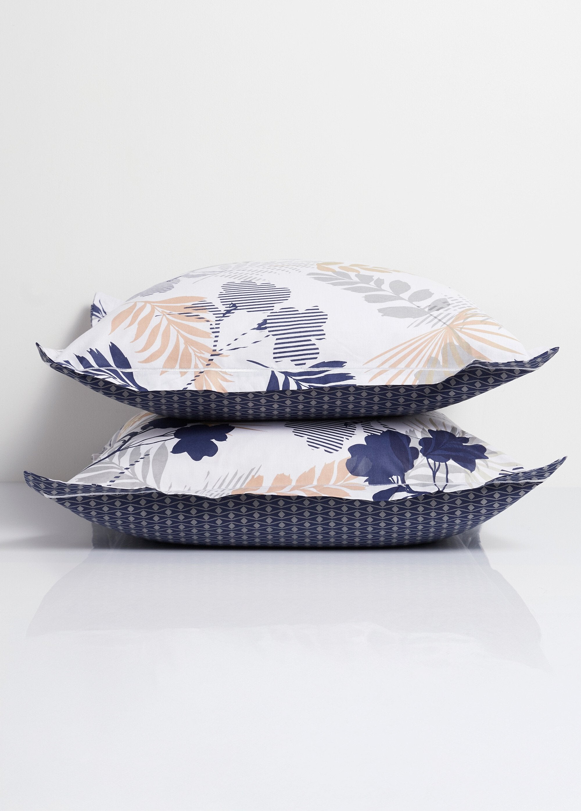 Cotton_duvet_cover_set,_Levant_Blue_and_white_DE2_slim