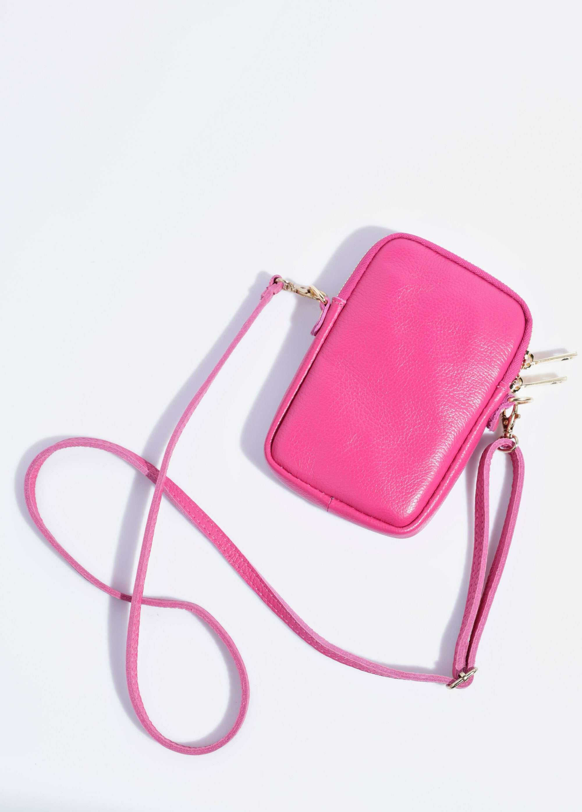 Leather_zipped_phone_pouch_Magenta_DO1_slim