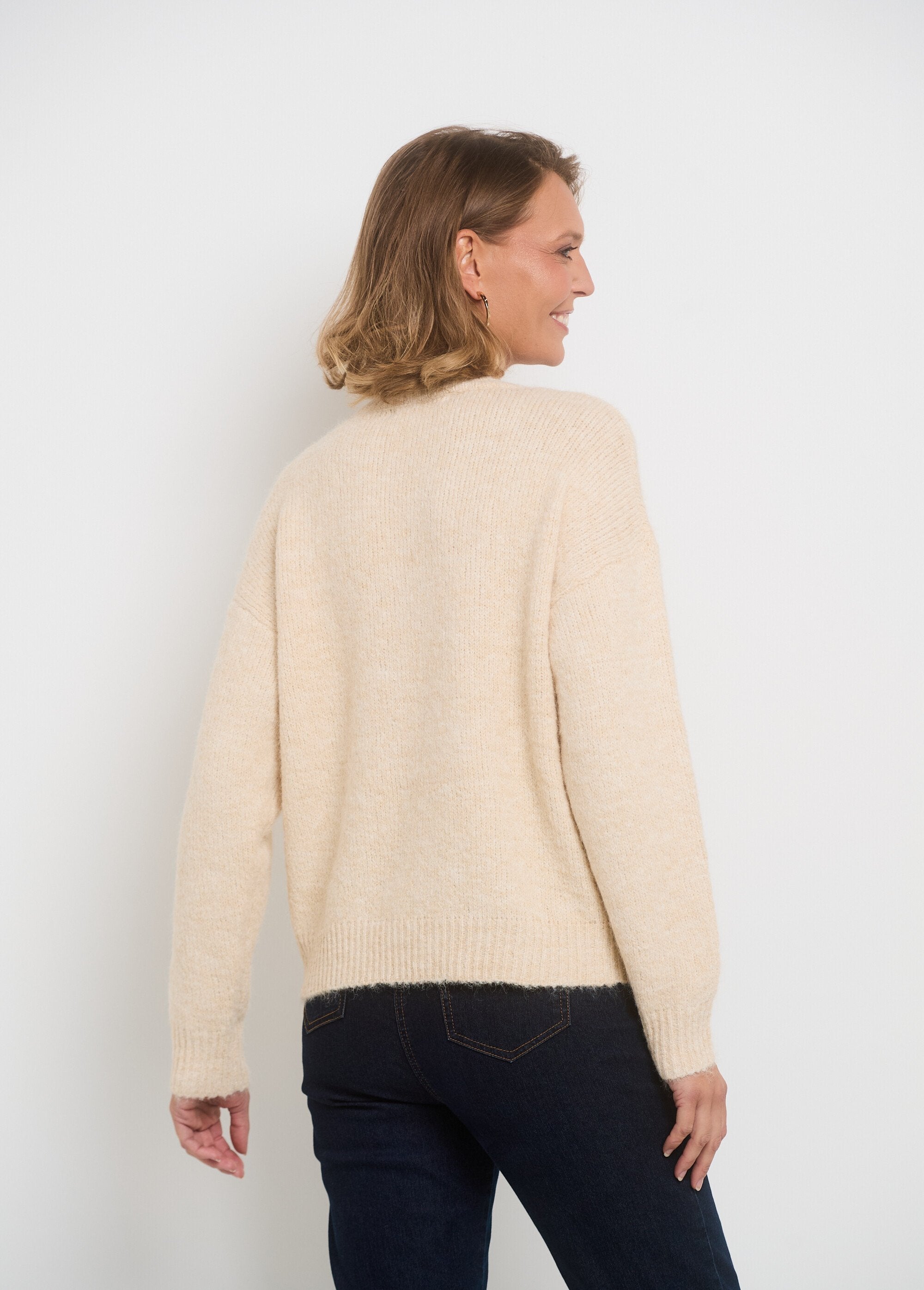 Warm_round_neck_sweater_with_fancy_message_Beige_DO1_slim