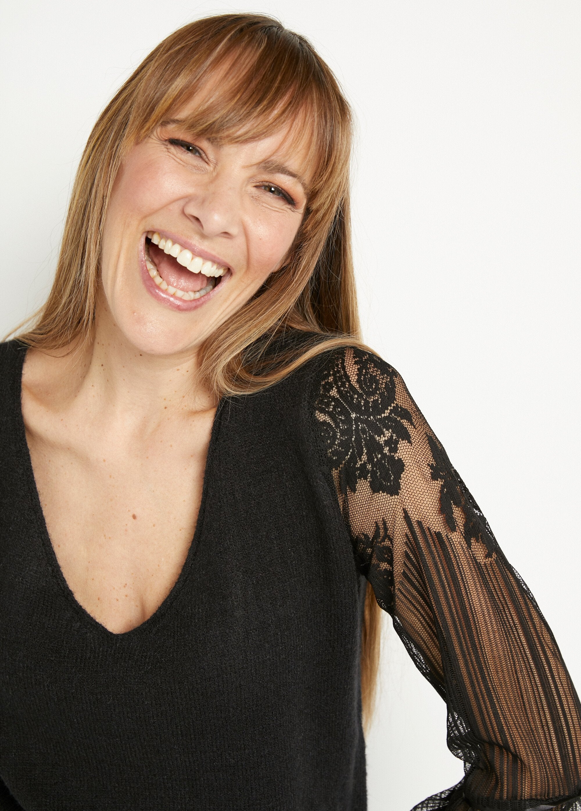 V-neck_sweater_with_fishnet_and_lace_sleeves_Black_DE1_slim