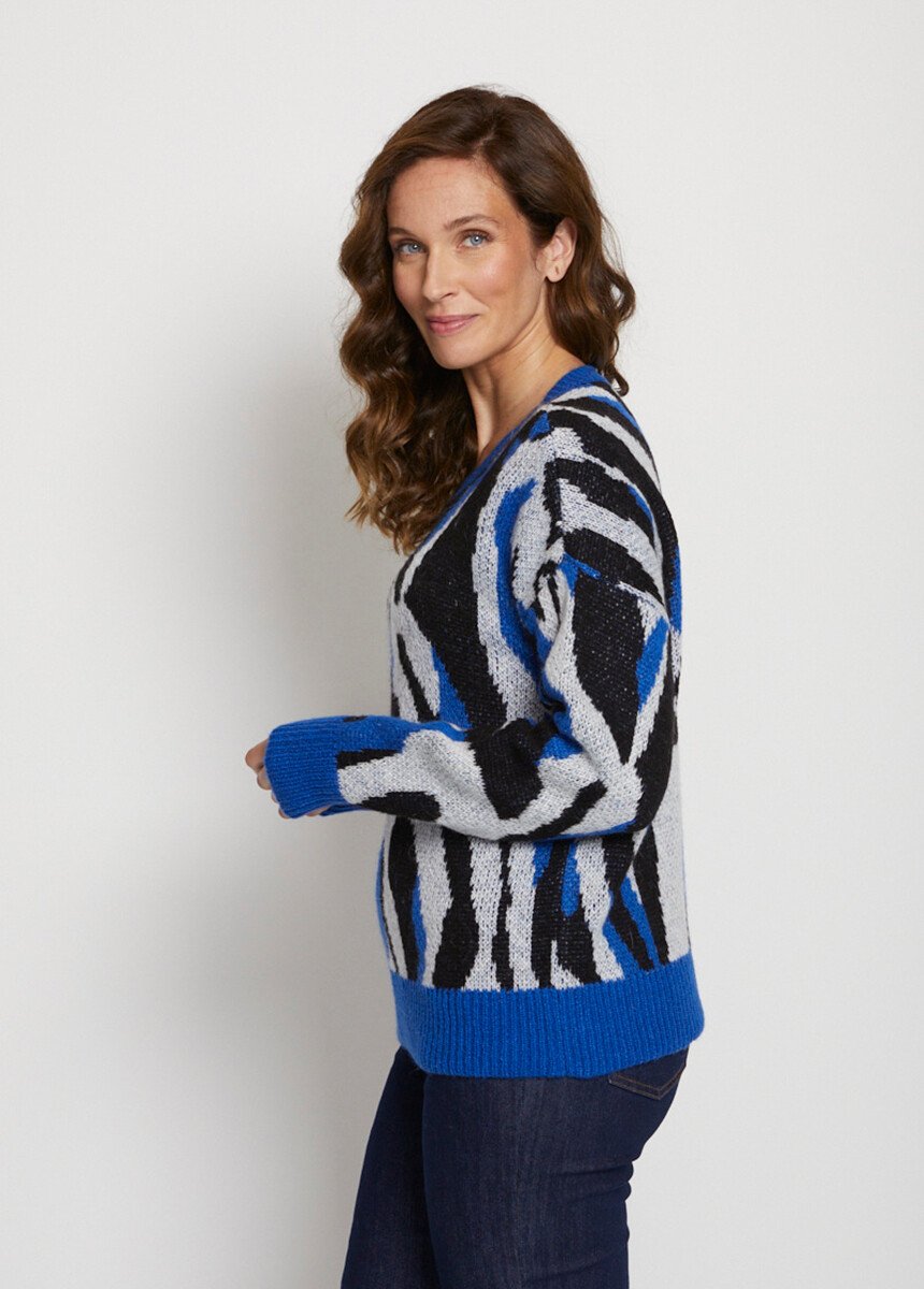 Soft_jacquard_sweater_with_a_fuzzy_knit_Blue_and_black_DR1_slim