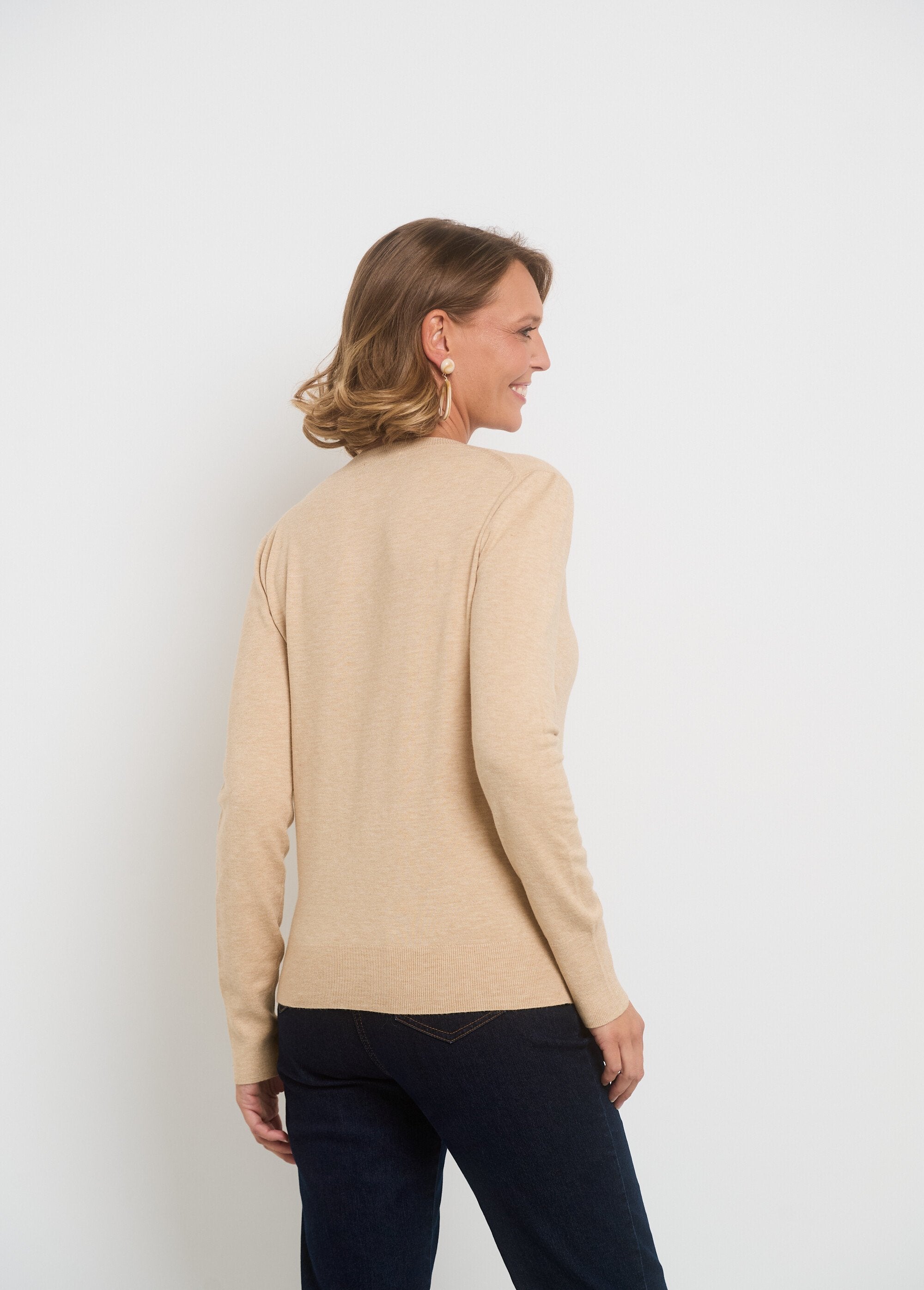 Fine_gauge_long-sleeved_knit_sweater_Beige_DO1_slim