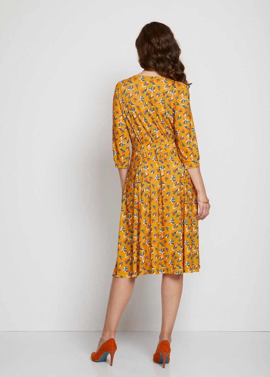 Short_belted_dress_with_V-neck_and_3/4_sleeves_Ochre_leaf_print_DO1_slim