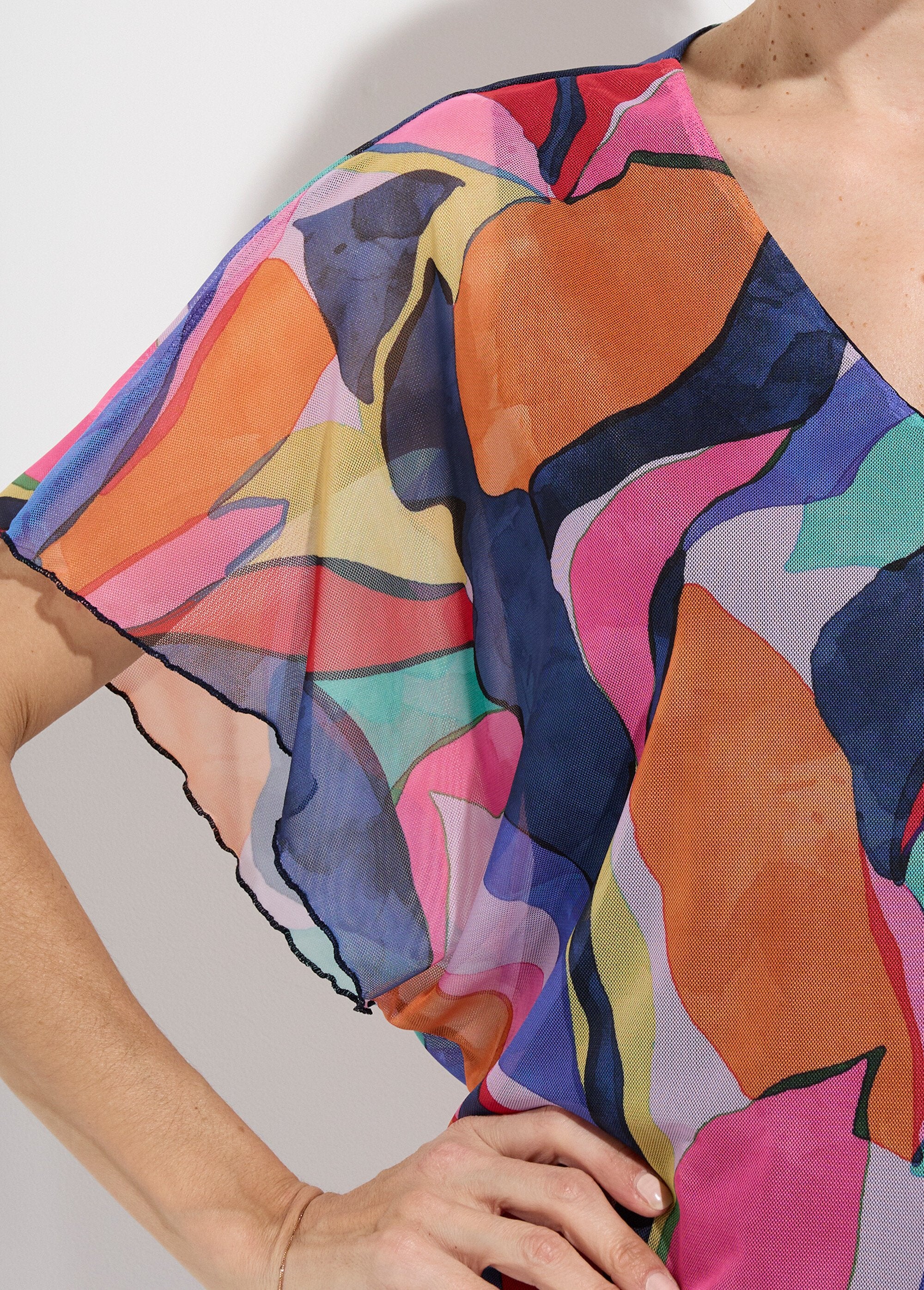 T-shirt_court_col_V_résille_imprimée_Multicolore_DE1_slim