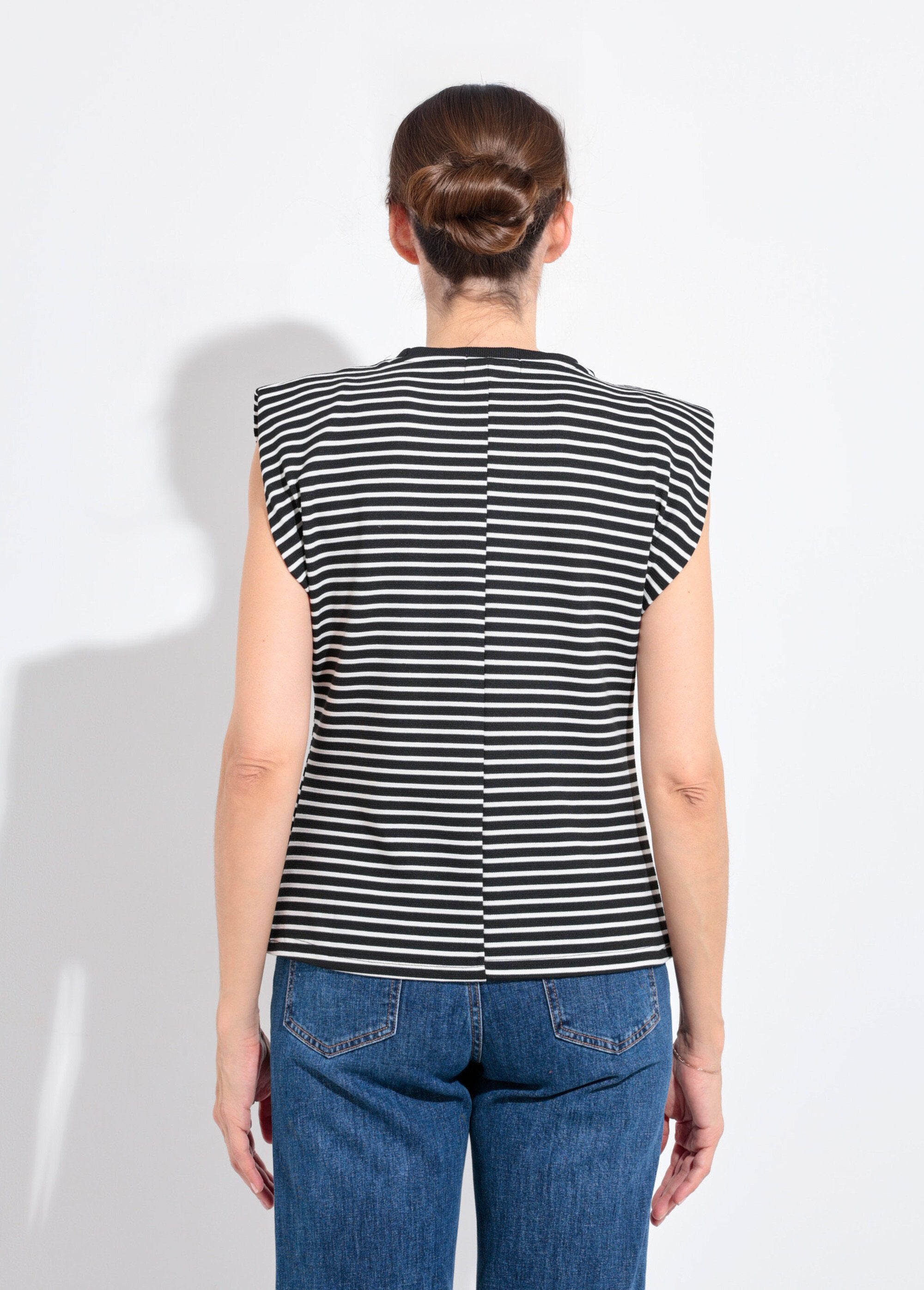Striped_embossed_t-shirt_with_kimono_sleeves_Black_and_white_stripe_DO1_slim