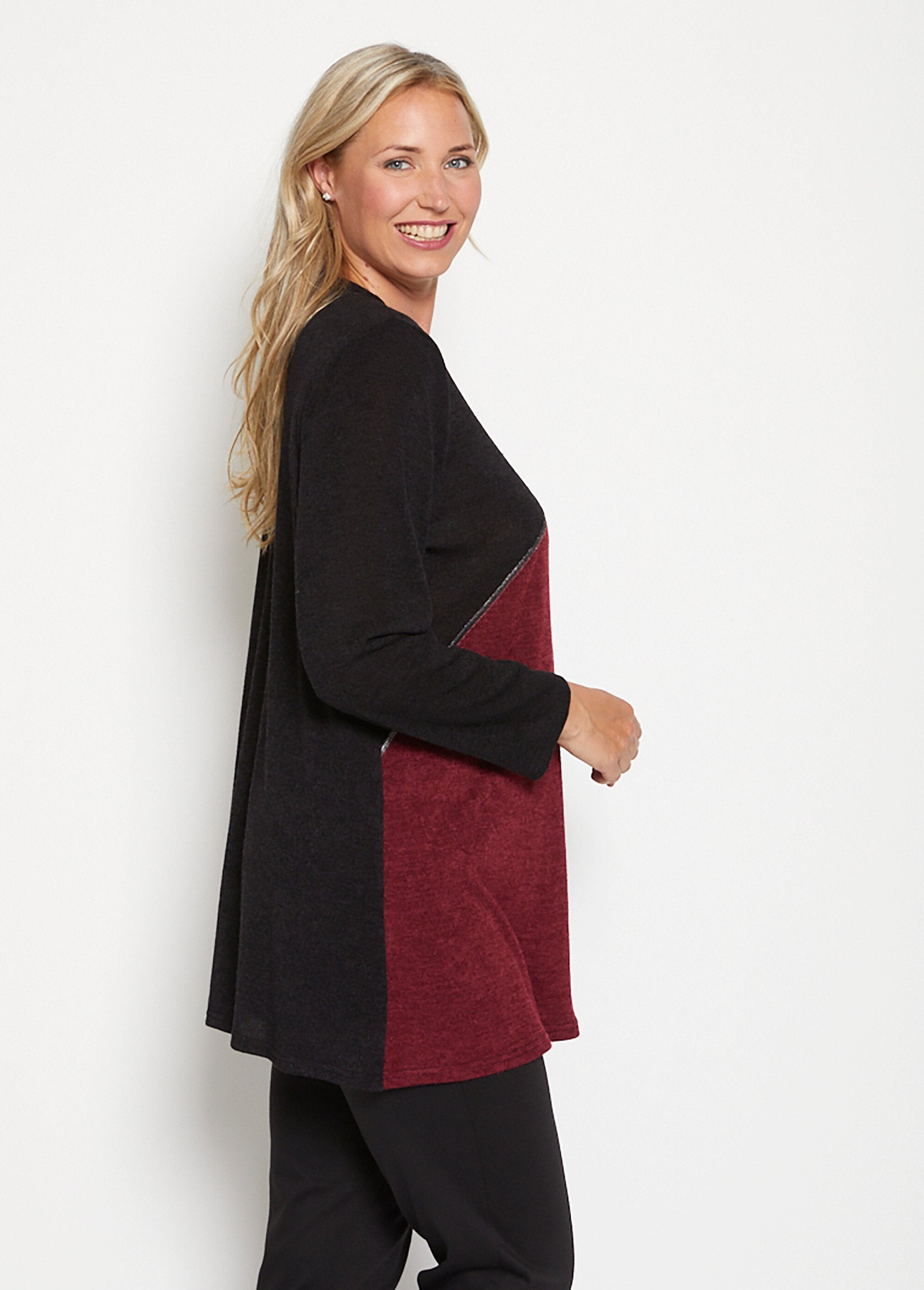 Long_stretch_floral_T-shirt_Black_and_burgundy_DR1_curvy