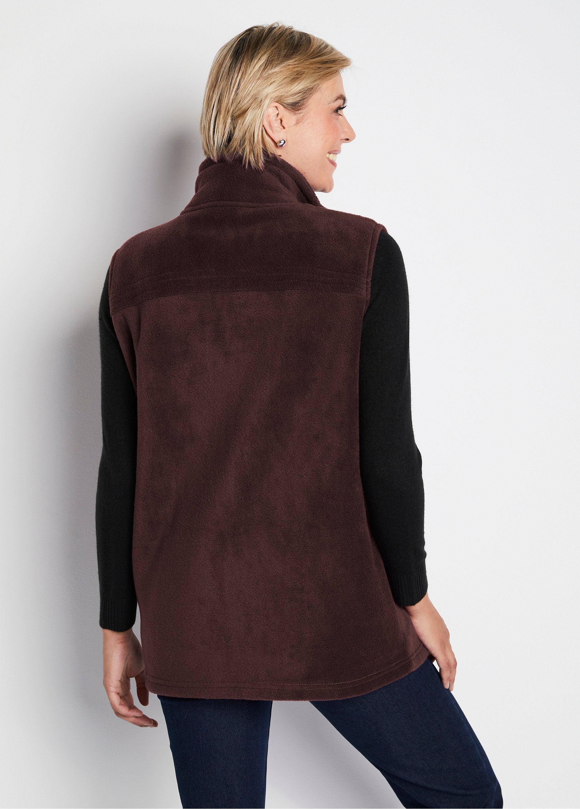 Zipped_sleeveless_fleece_jacket_Brown_DO1_slim