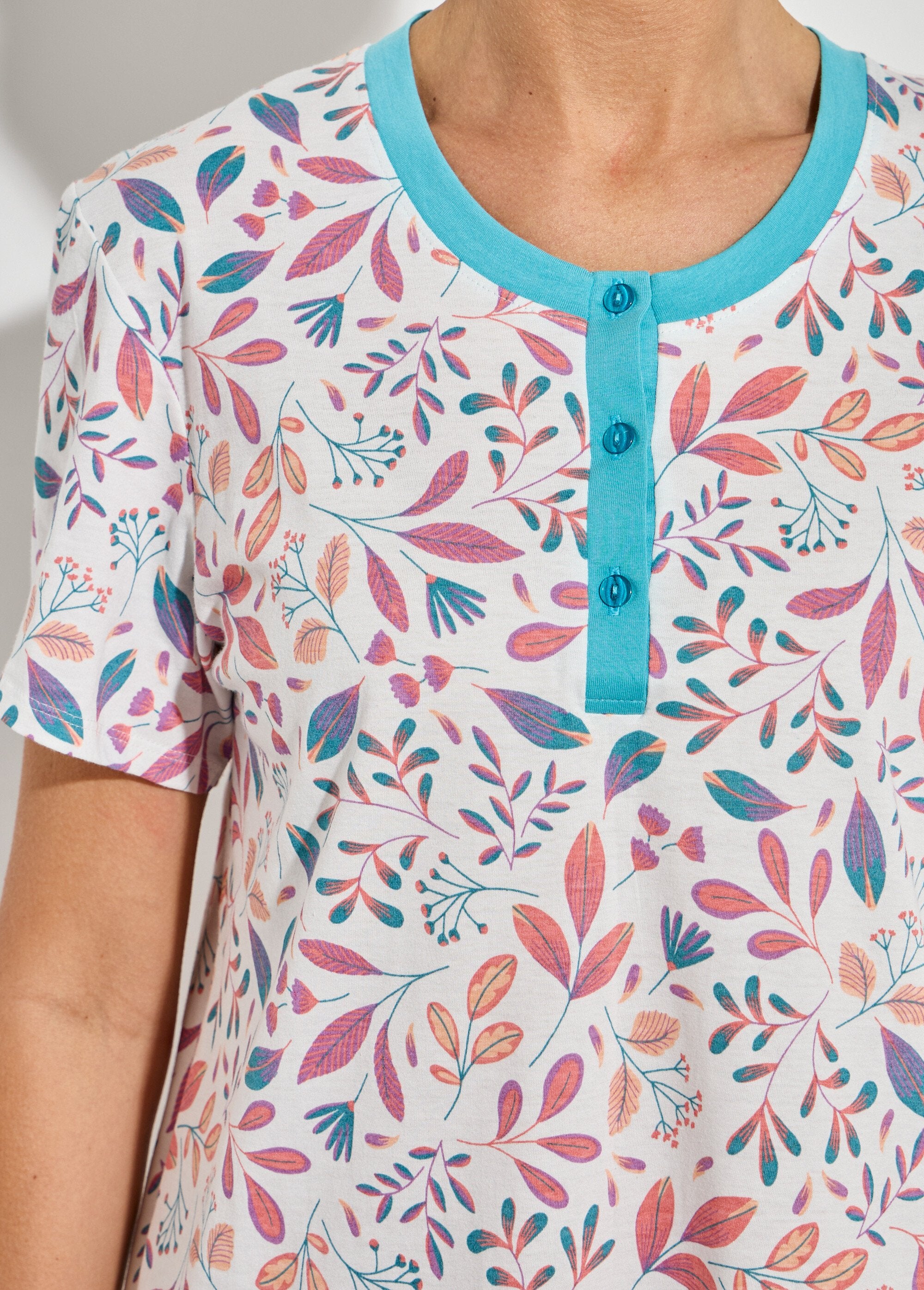 Short_printed_nightgown_with_Tunisian_collar_Pink_print_DE1_slim