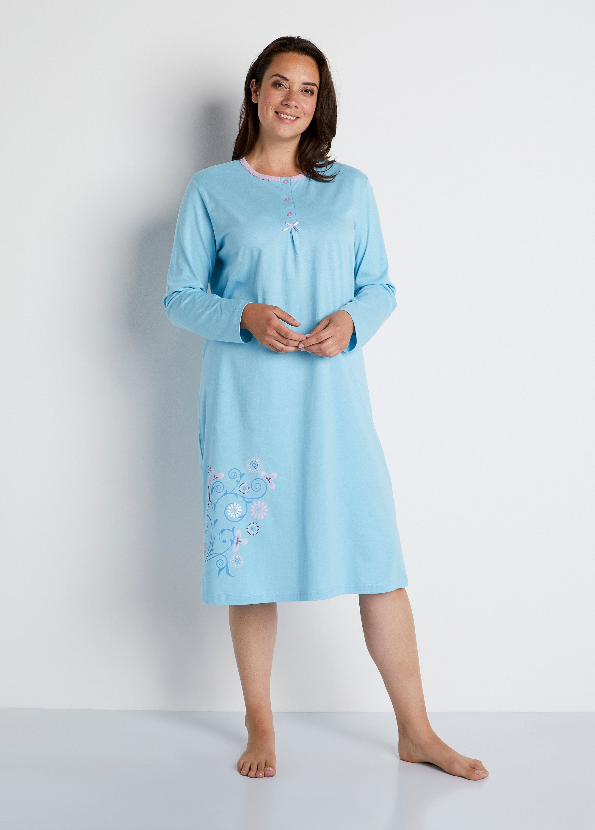 Mid-length_nightgown_with_long_sleeves_Blue_FA2_curvy