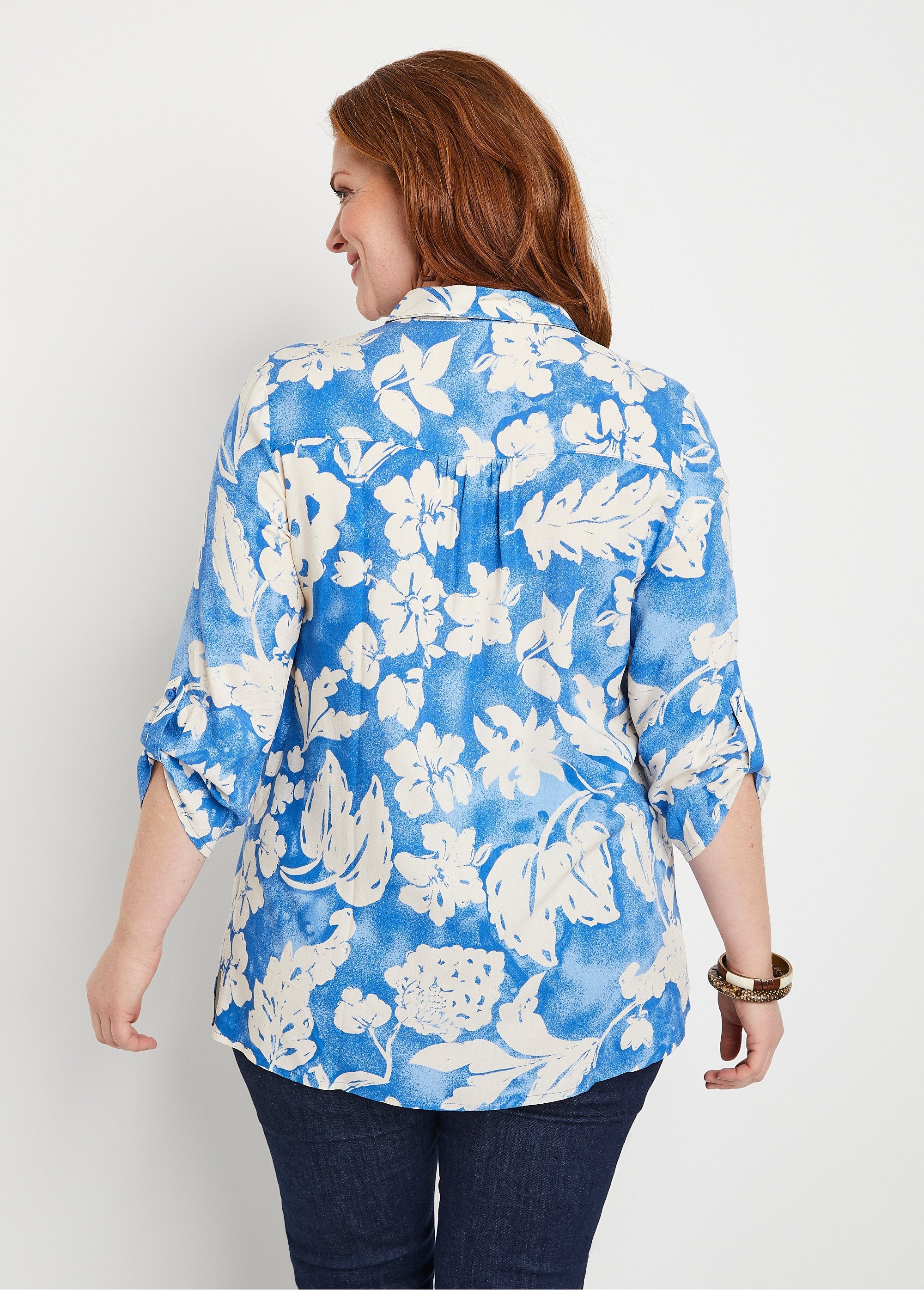 Loose_long_floral_blouse_Blue_and_white_DO1_curvy