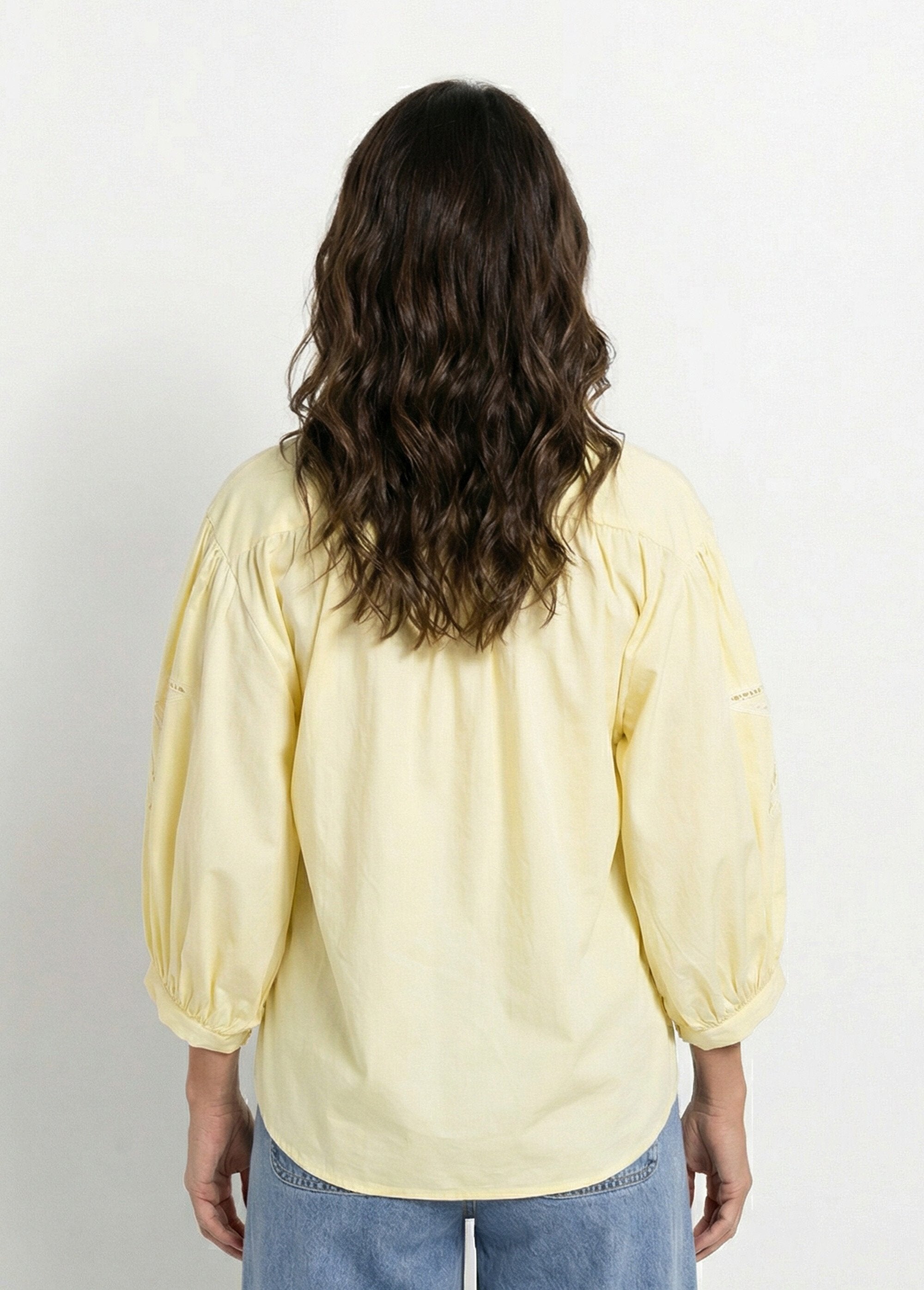 Loose-fitting_blouse_with_embroidered_palm_tree_sleeves_Yellow_and_white_DO1_slim