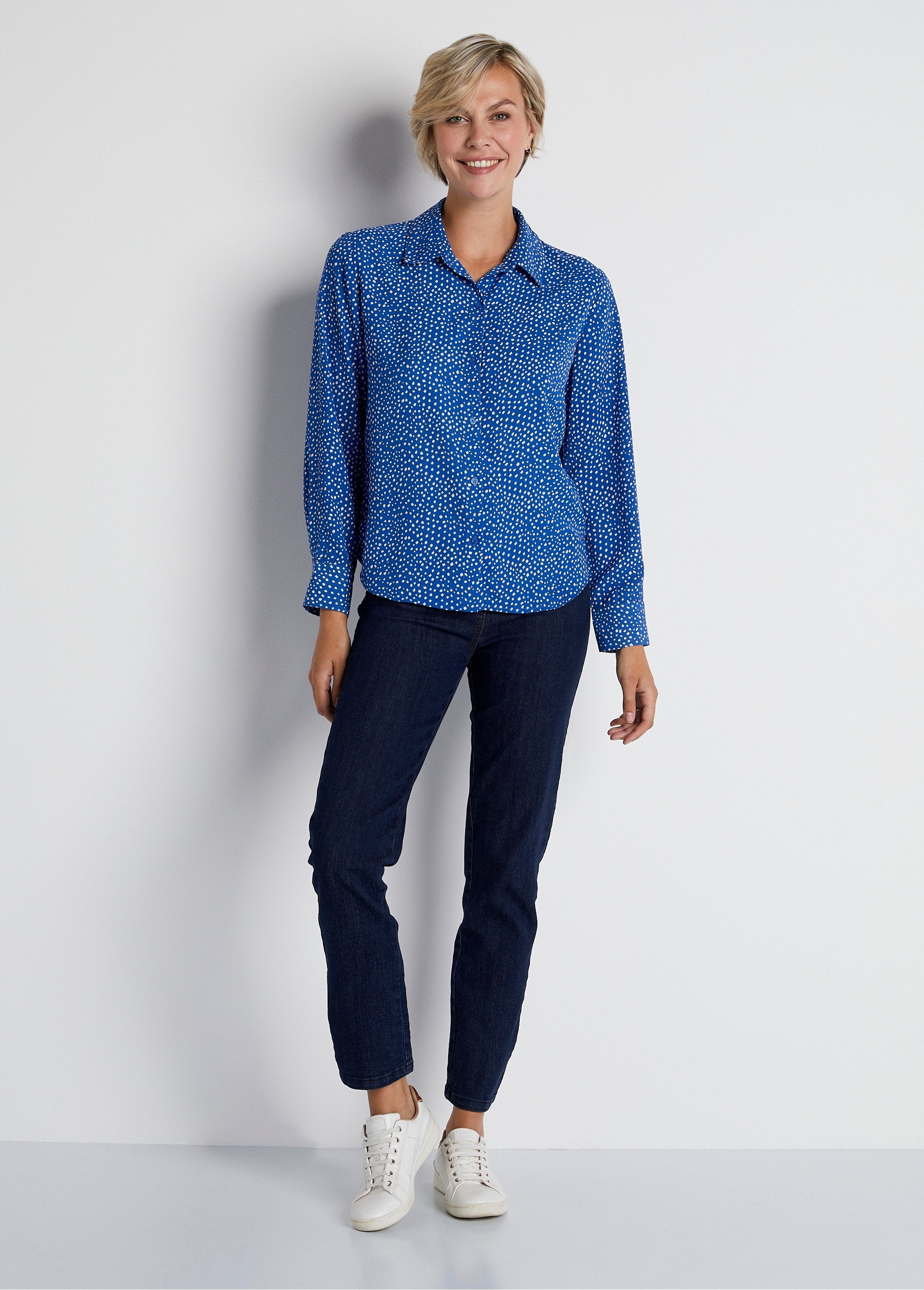 Buttoned_straight_blouse_with_polka_dot_print_Ecru_blue_SF1_slim