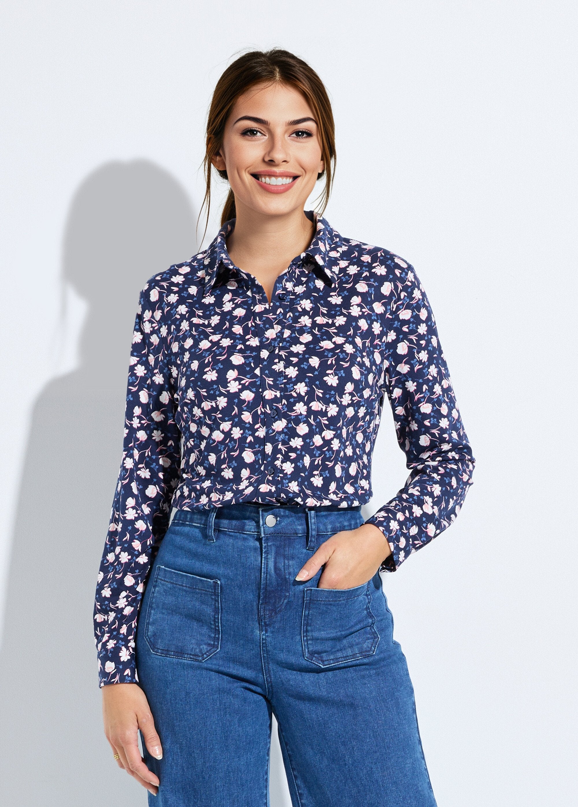 Warm_knit_blouse_with_floral_print_Navy_and_white_FA1_slim