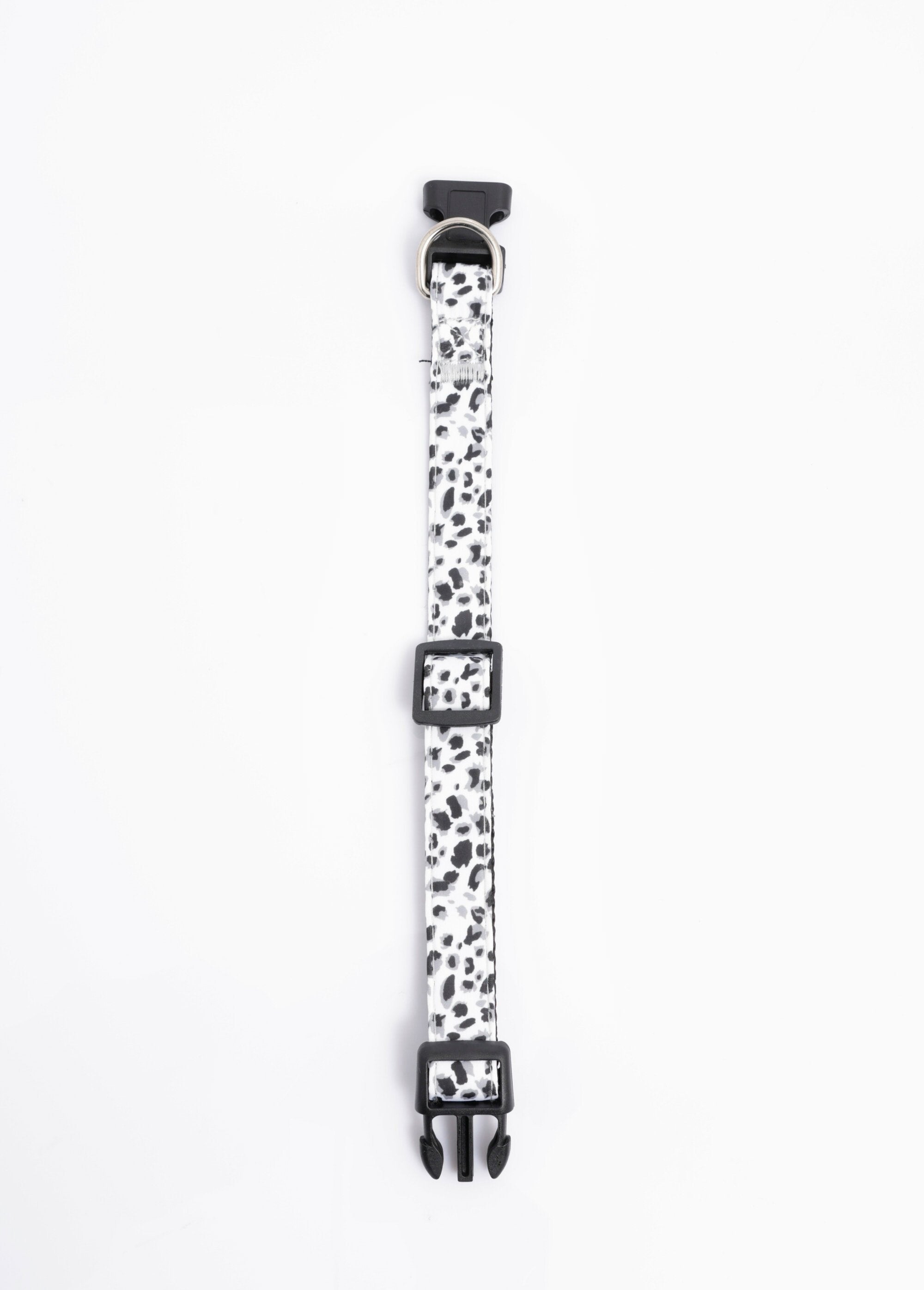 Leopard_print_dog_collar_and_leash_White_DE3_slim