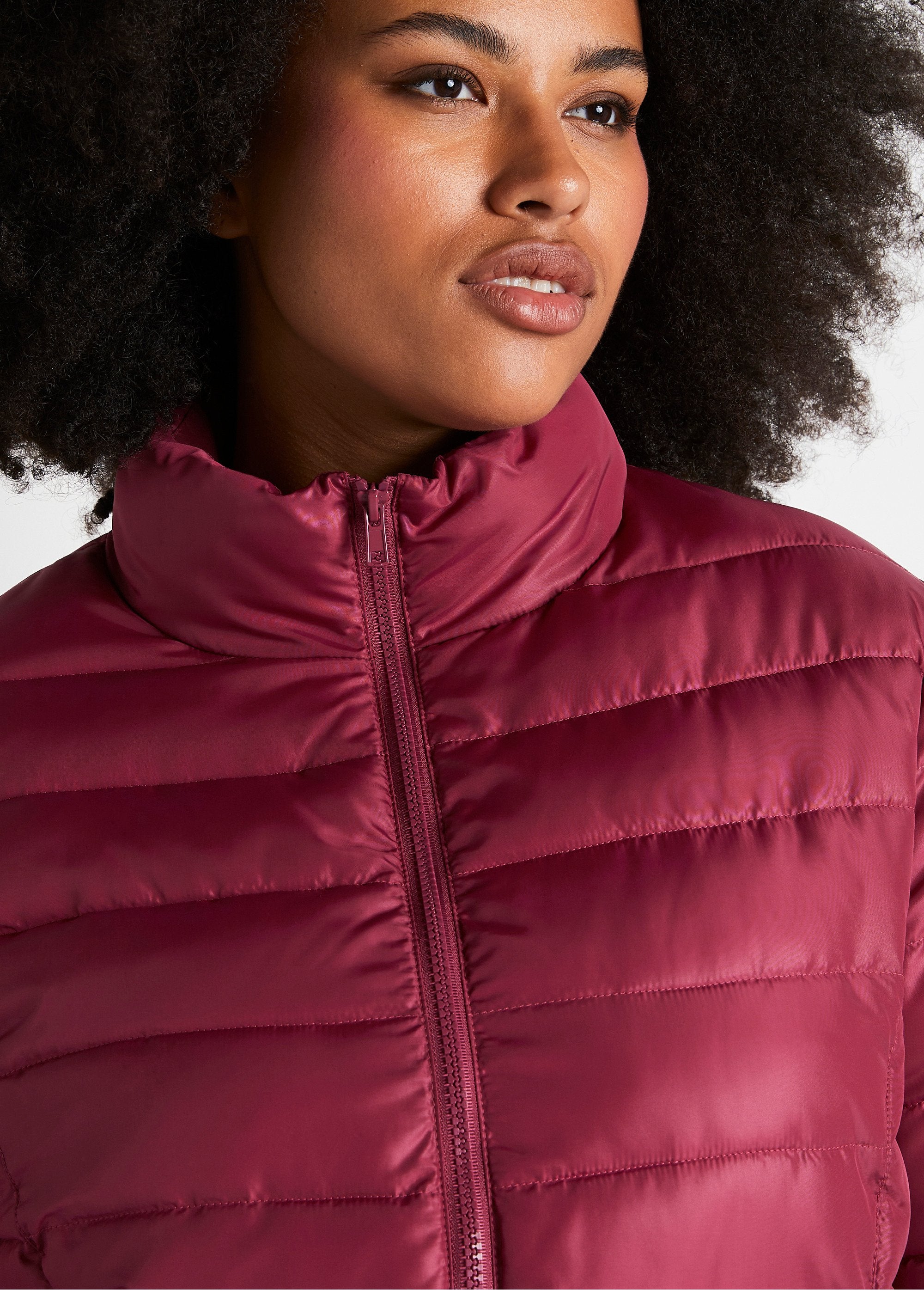 Short_zipped_down_jacket_with_long_sleeves_Plum_DE2_curvy