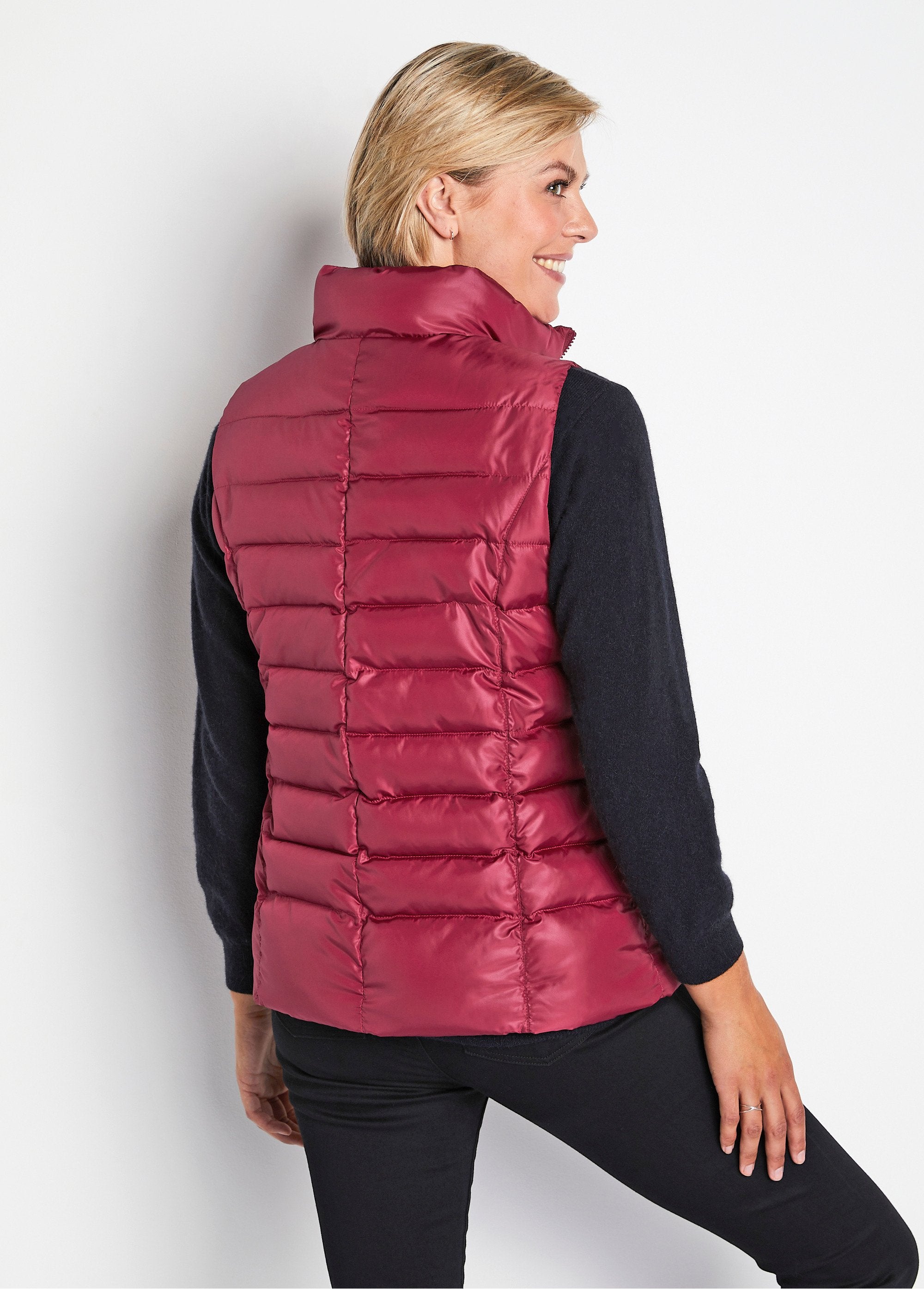 Short_sleeveless_zipped_down_jacket_Plum_DO1_slim