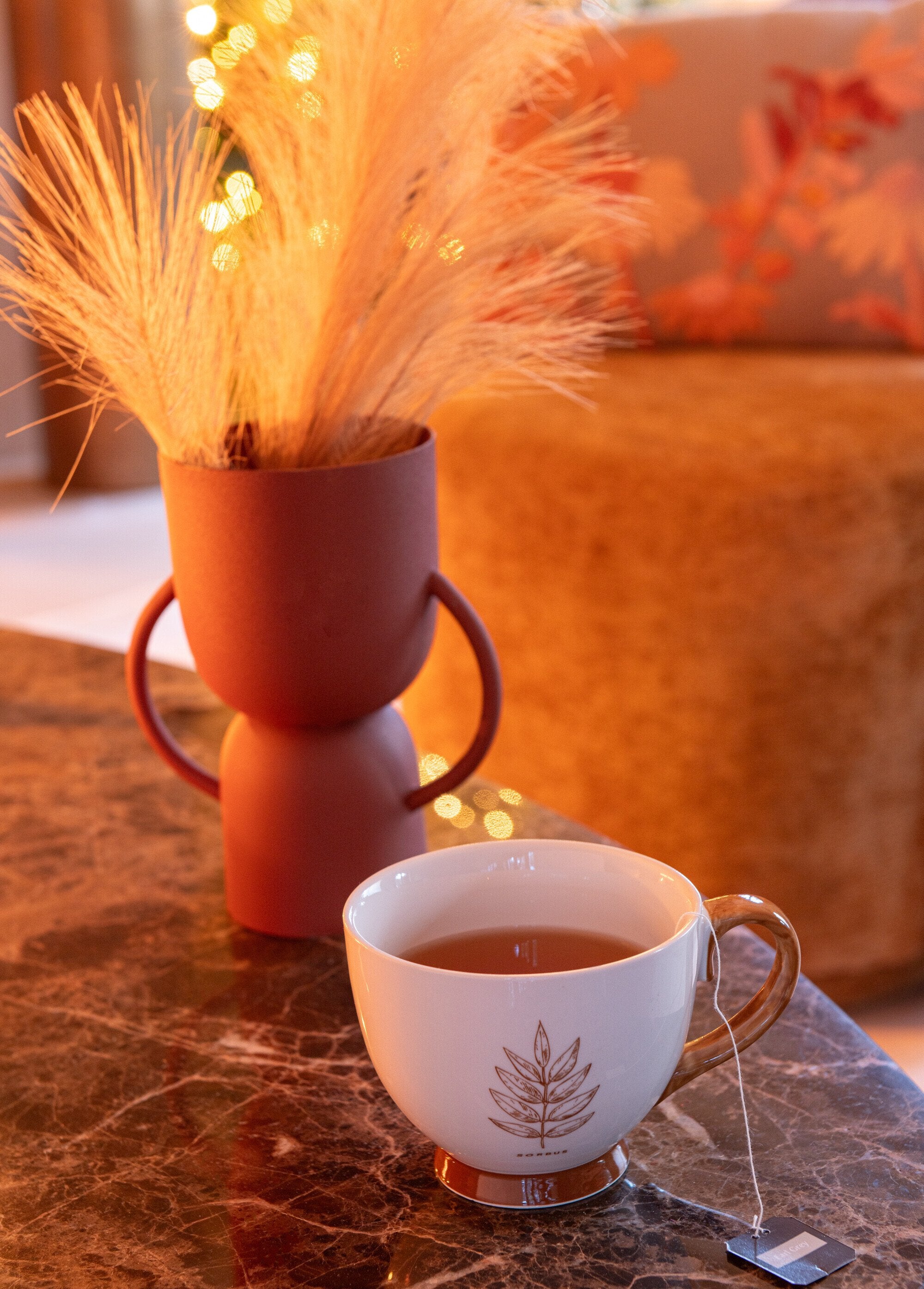 Set_of_2_cups_with_leaf-decorated_handles_Chestnut_sorb_tree_DE3_slim