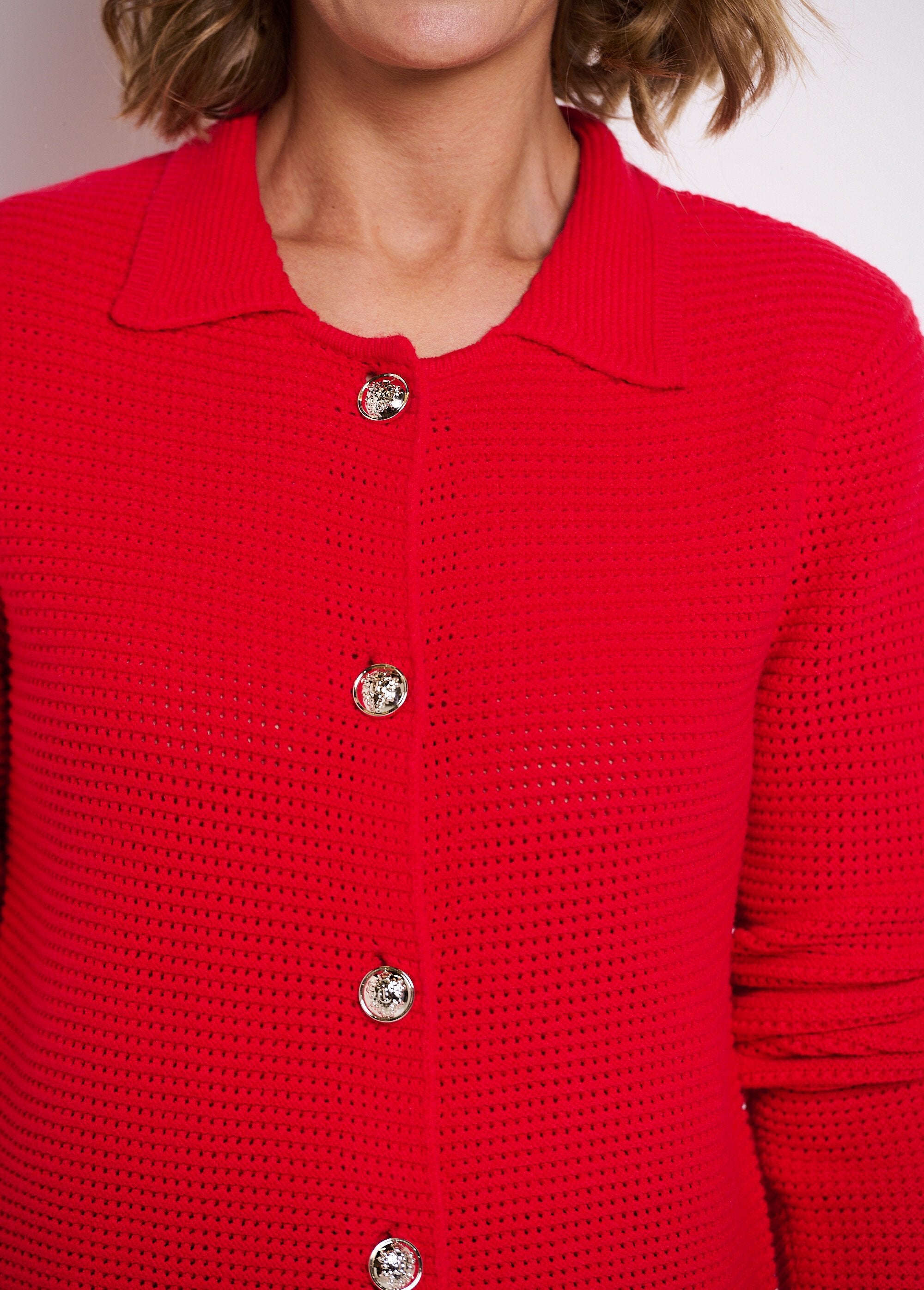 Plain_buttoned_vest_with_long_sleeve_collar_Red_DE1_slim