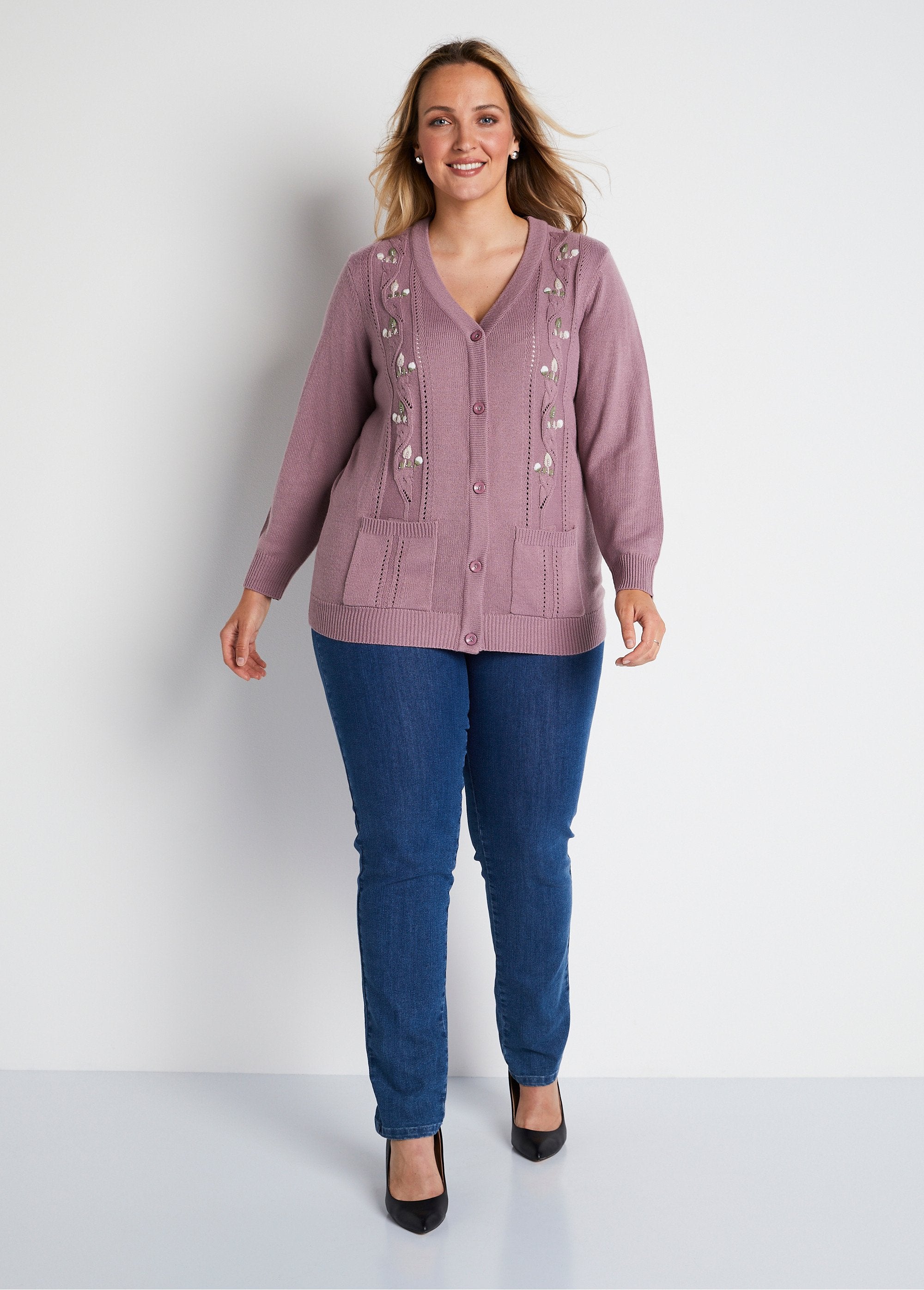 V-neck_beaded_embroidered_buttoned_long_cardigan_Cyclamen_SF1_curvy