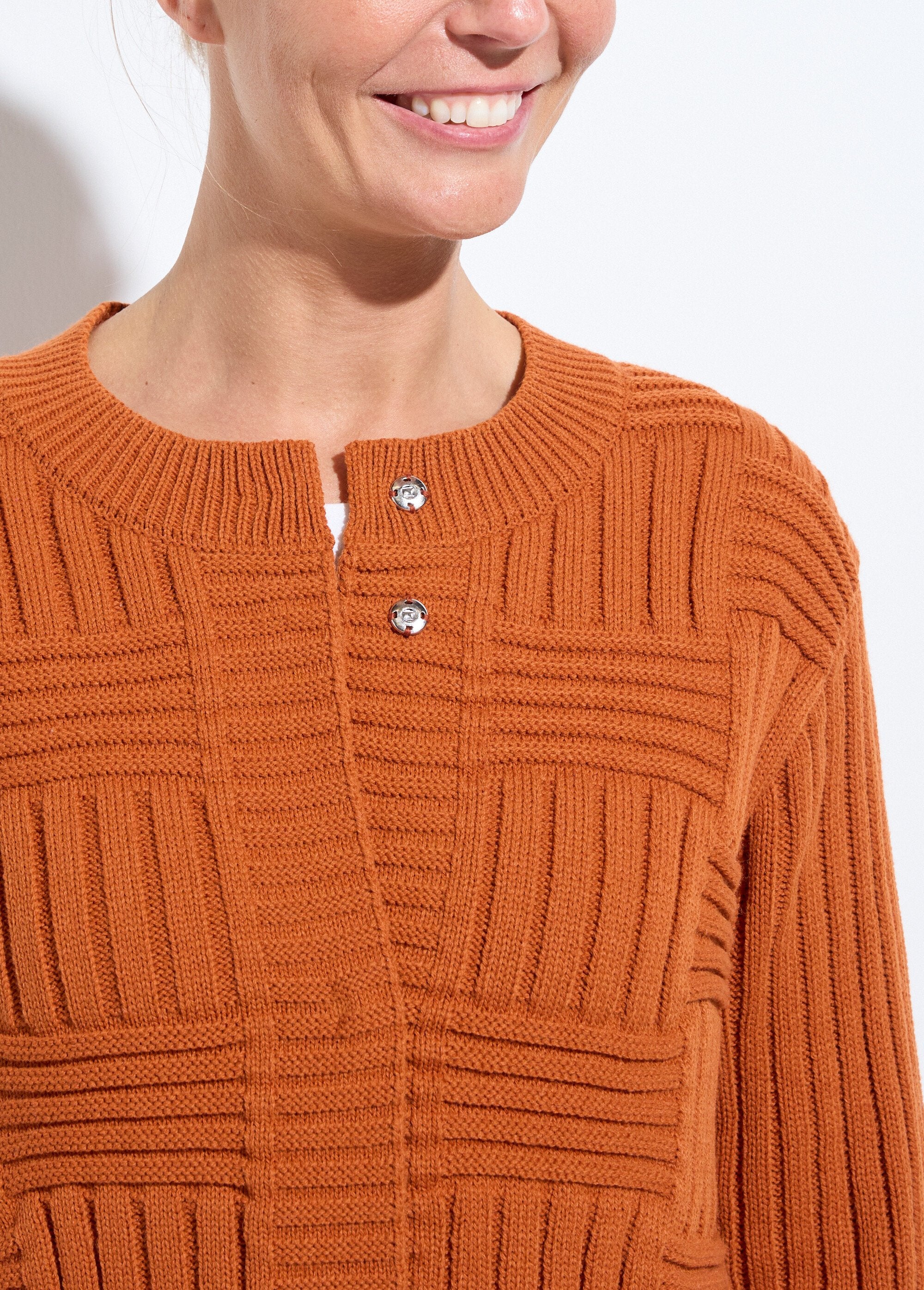 Snap-fastened_vest_with_geometric_textured_knit_wool_Spicy_DE1_slim