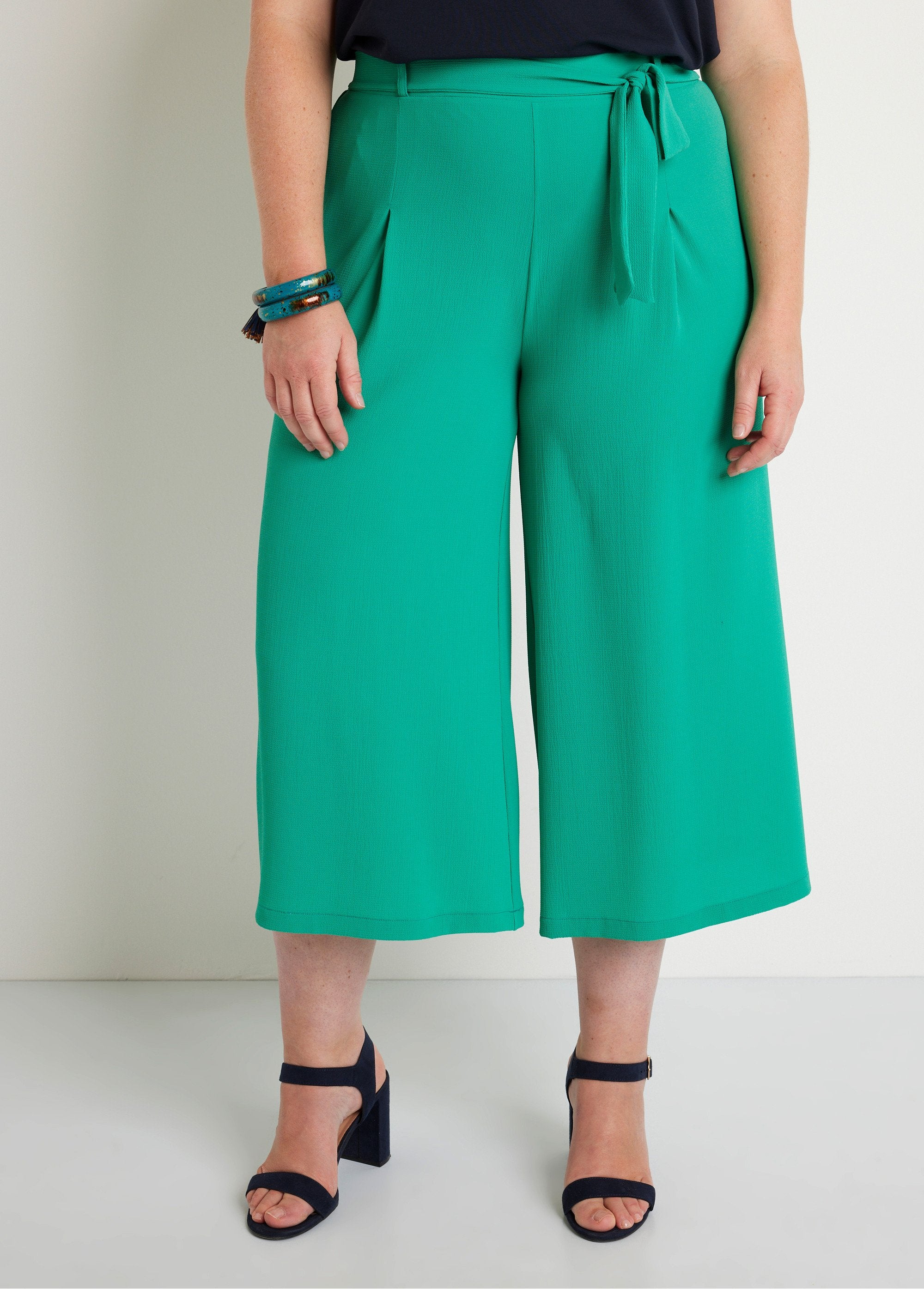 Long_culottes_with_semi-elasticated_waist_Plain_green_FA1_curvy