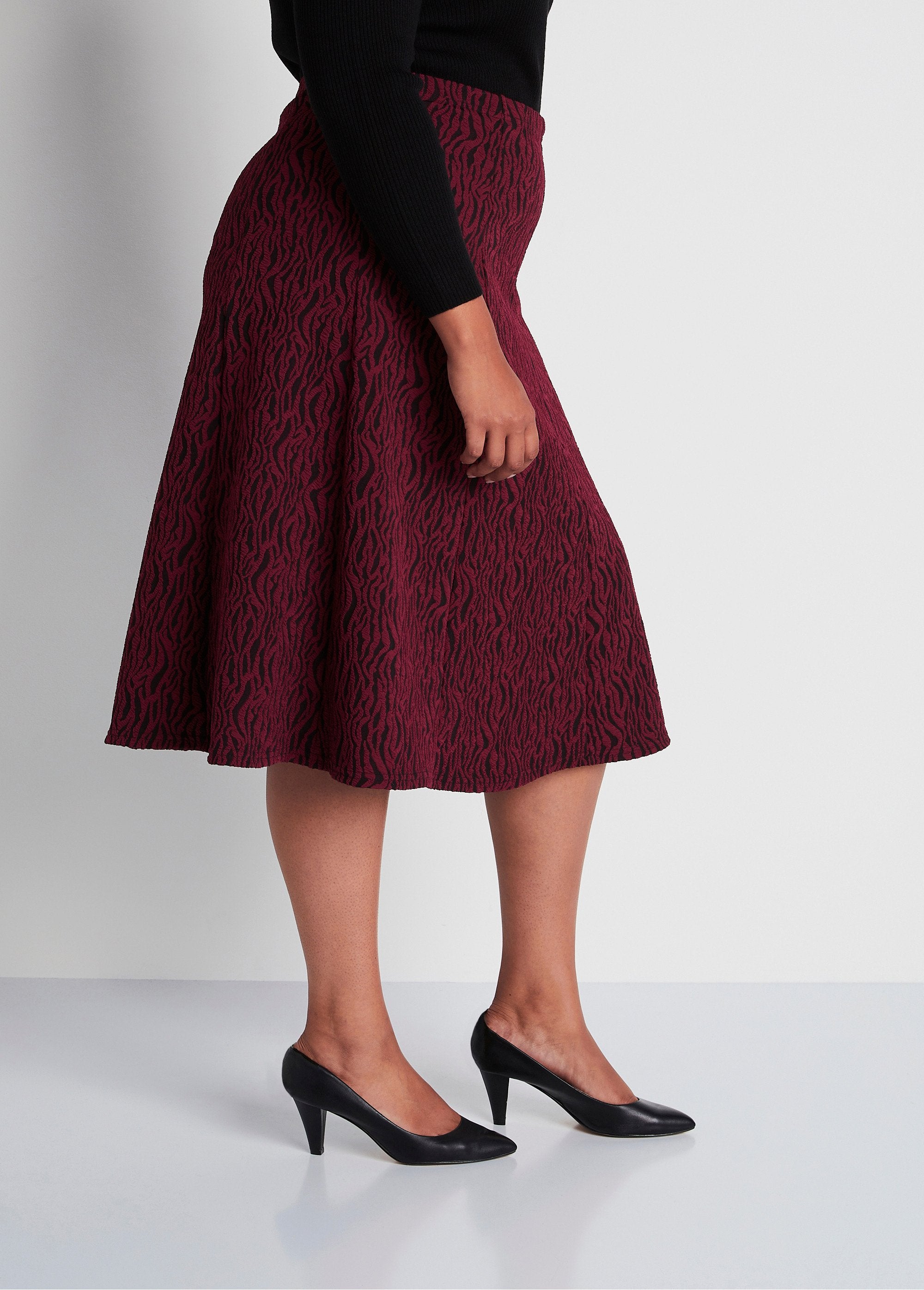 Long_flared_jacquard_knit_skirt_Burgundy_zebra_DR1_curvy