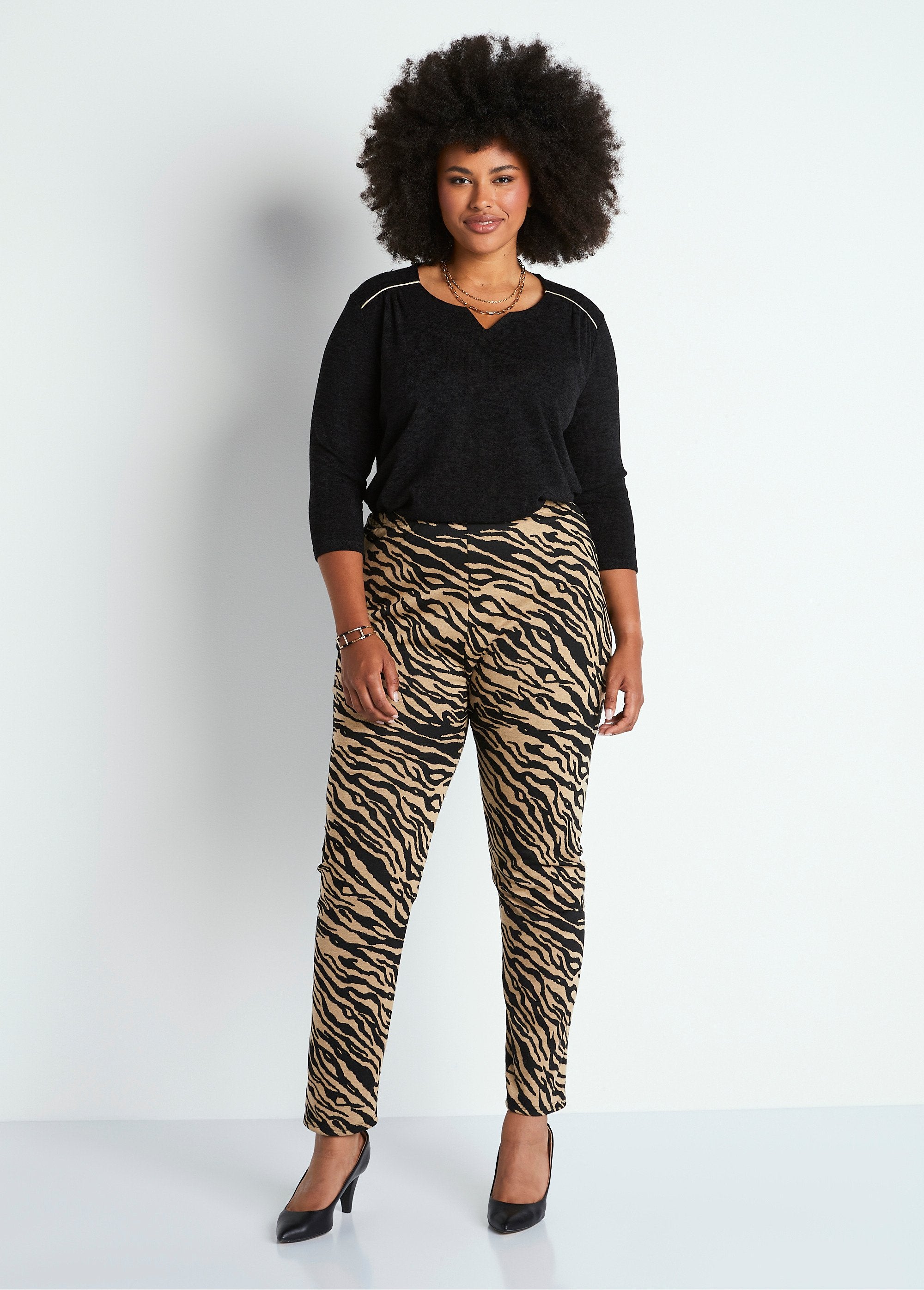 Jacquard_knit_elasticated_waist_leggings_Zebra_camel_SF1_curvy