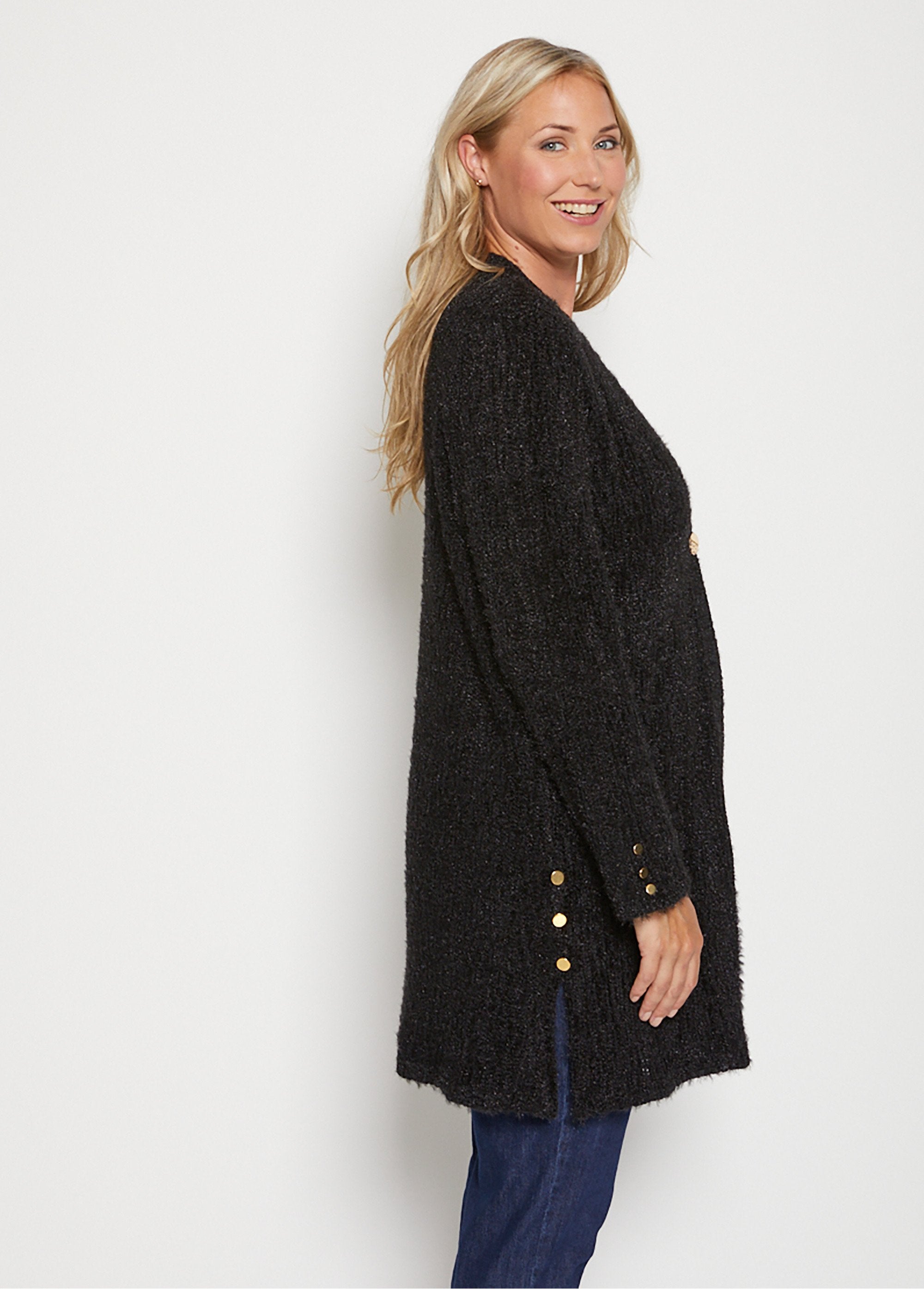 Long_loose_V-neck_cardigan_with_raised_shimmering_knit_Black_DR1_curvy