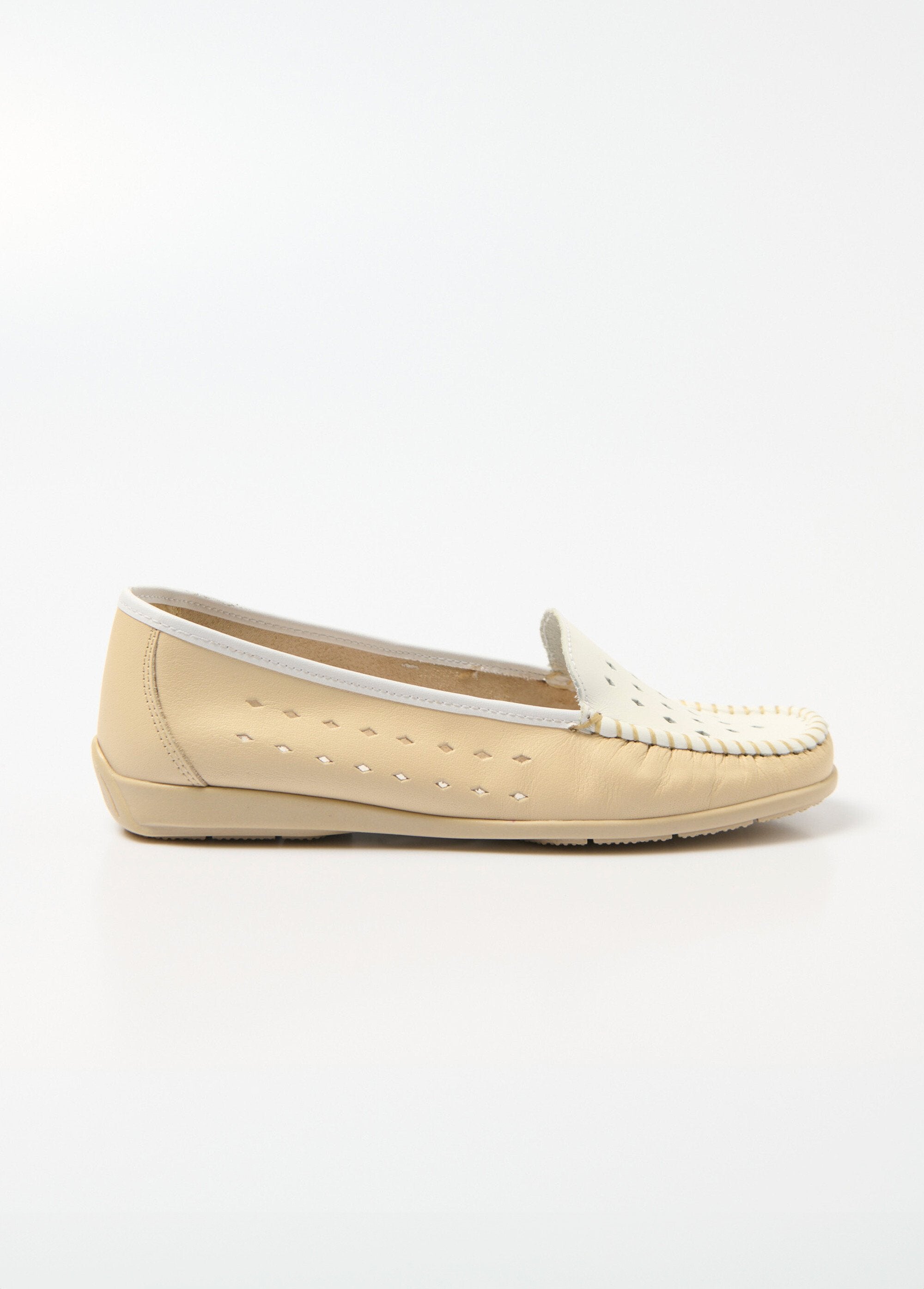 Soft_leather_comfort_width_moccasins_Beige_DR1_slim