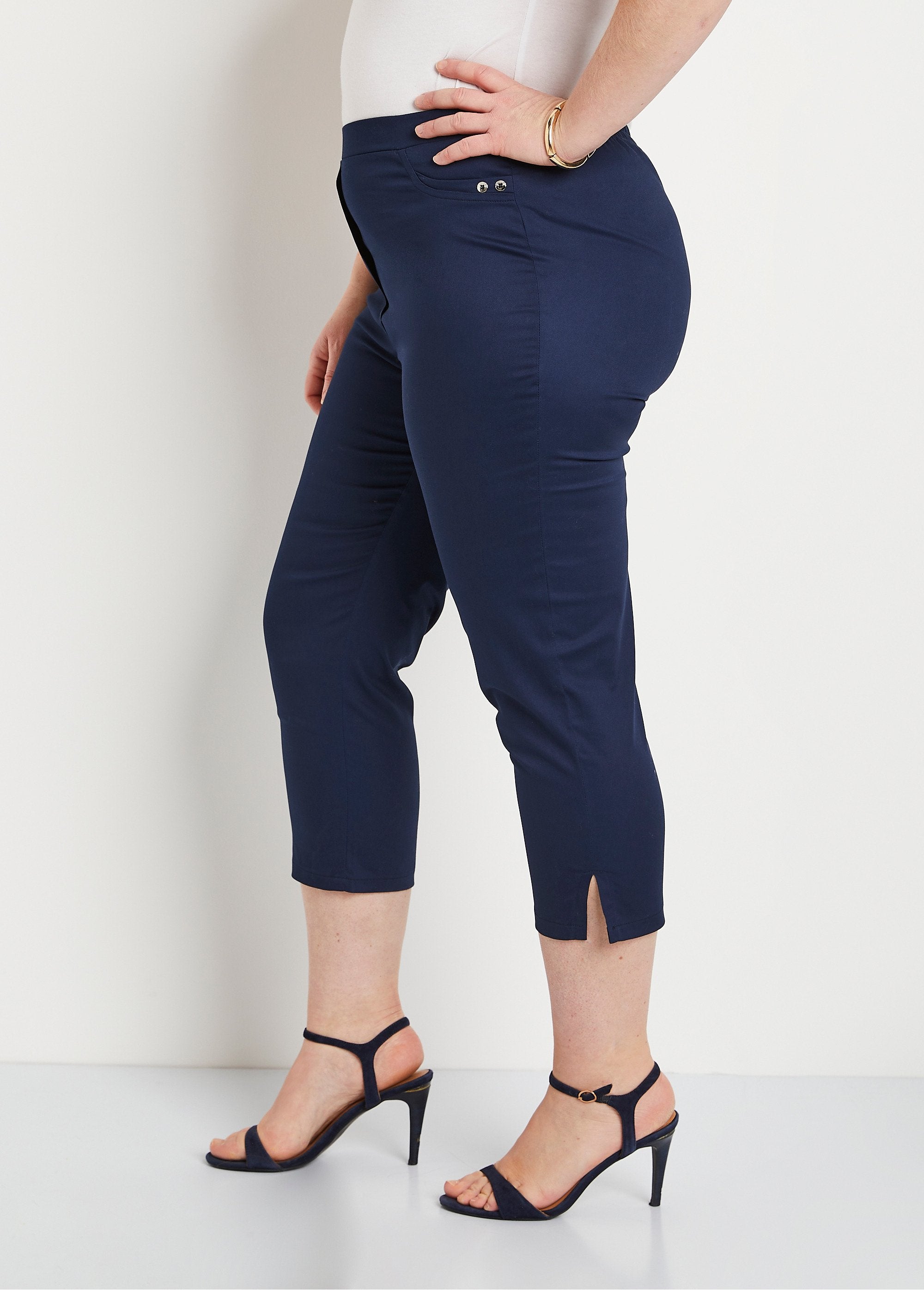 Semi-elasticated_waist_satin_cropped_pants_Marine_DR1_curvy