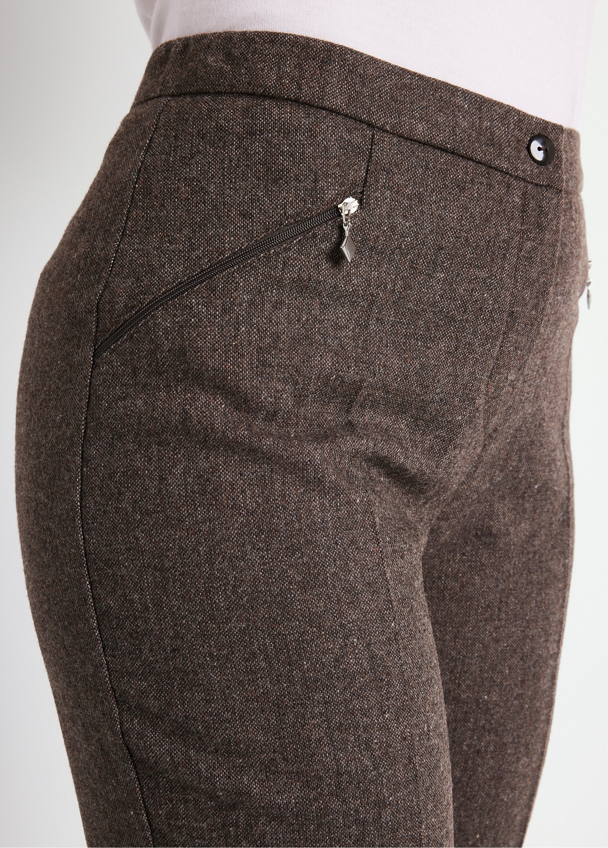 Herringbone_or_heather_pants,_75_cm_inseam_Brown_China_DE1_slim