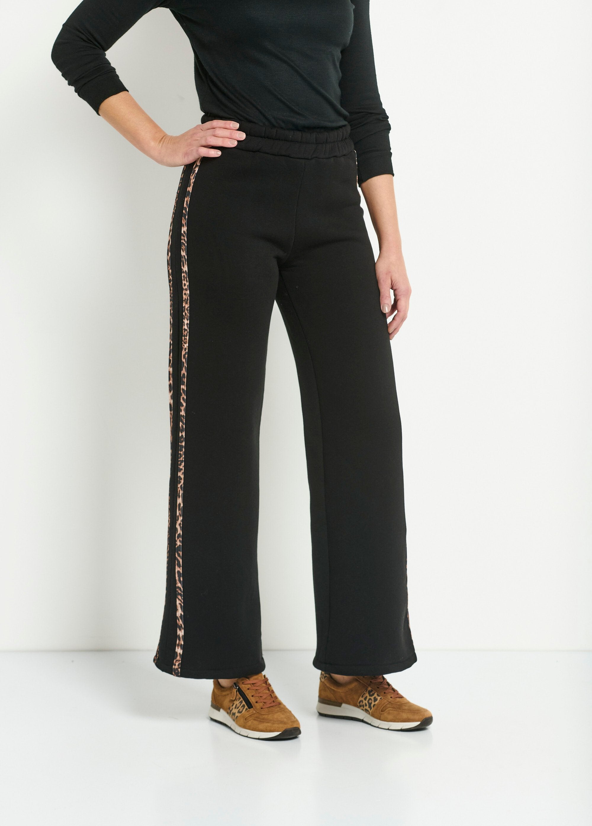 Leopard_stripe_comfort_fleece_pants_Black_FA2_slim