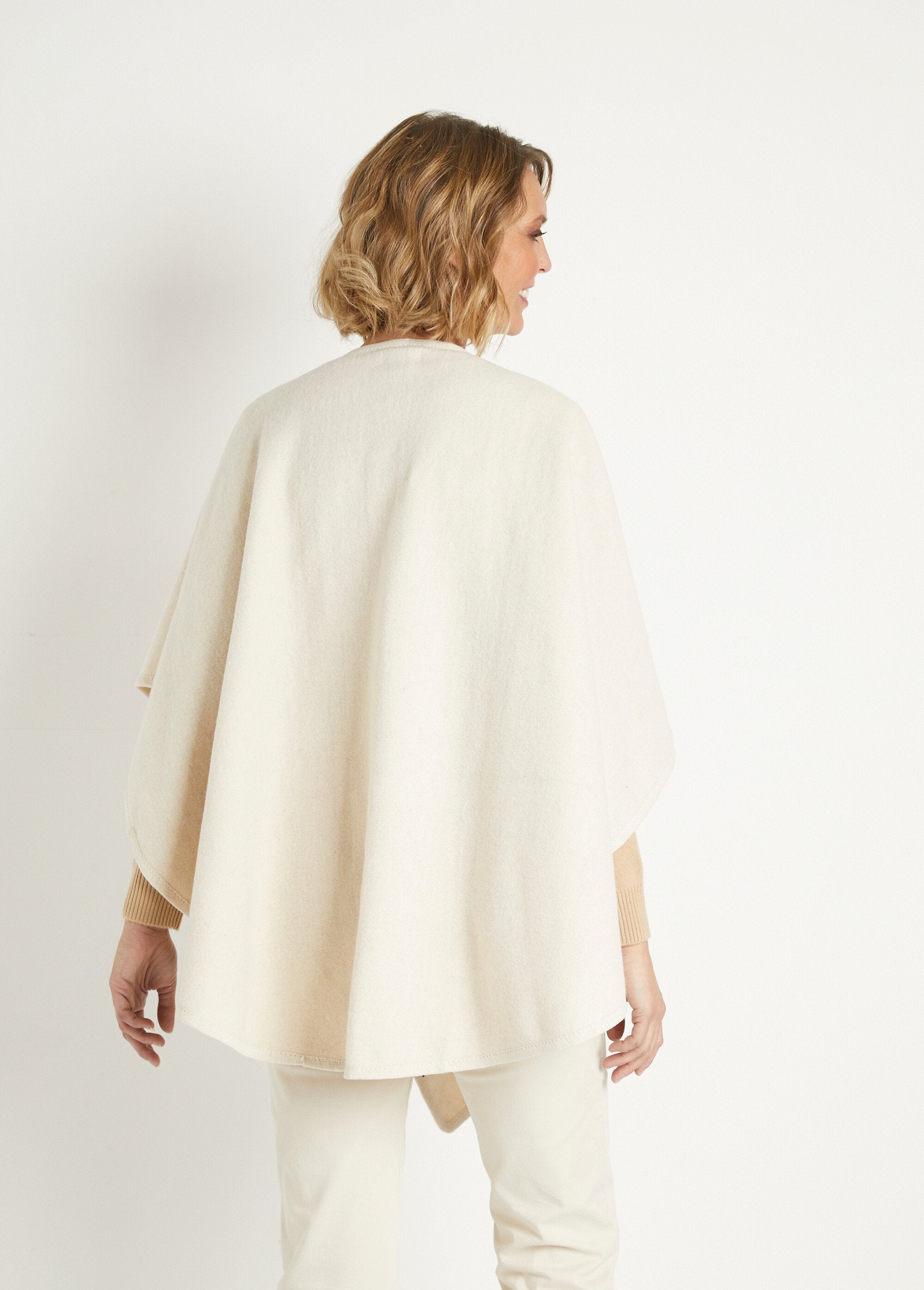 Poncho_in_warm_fabric_with_tone-on-tone_bias_Beige_DO1_slim