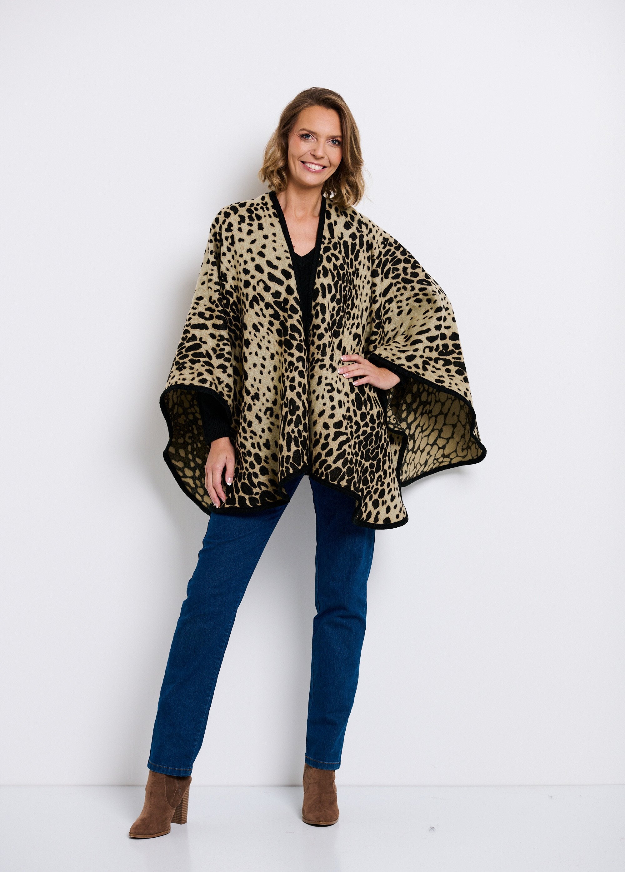 Leopard_print_poncho_with_matching_bias_Leopard_SF1_slim